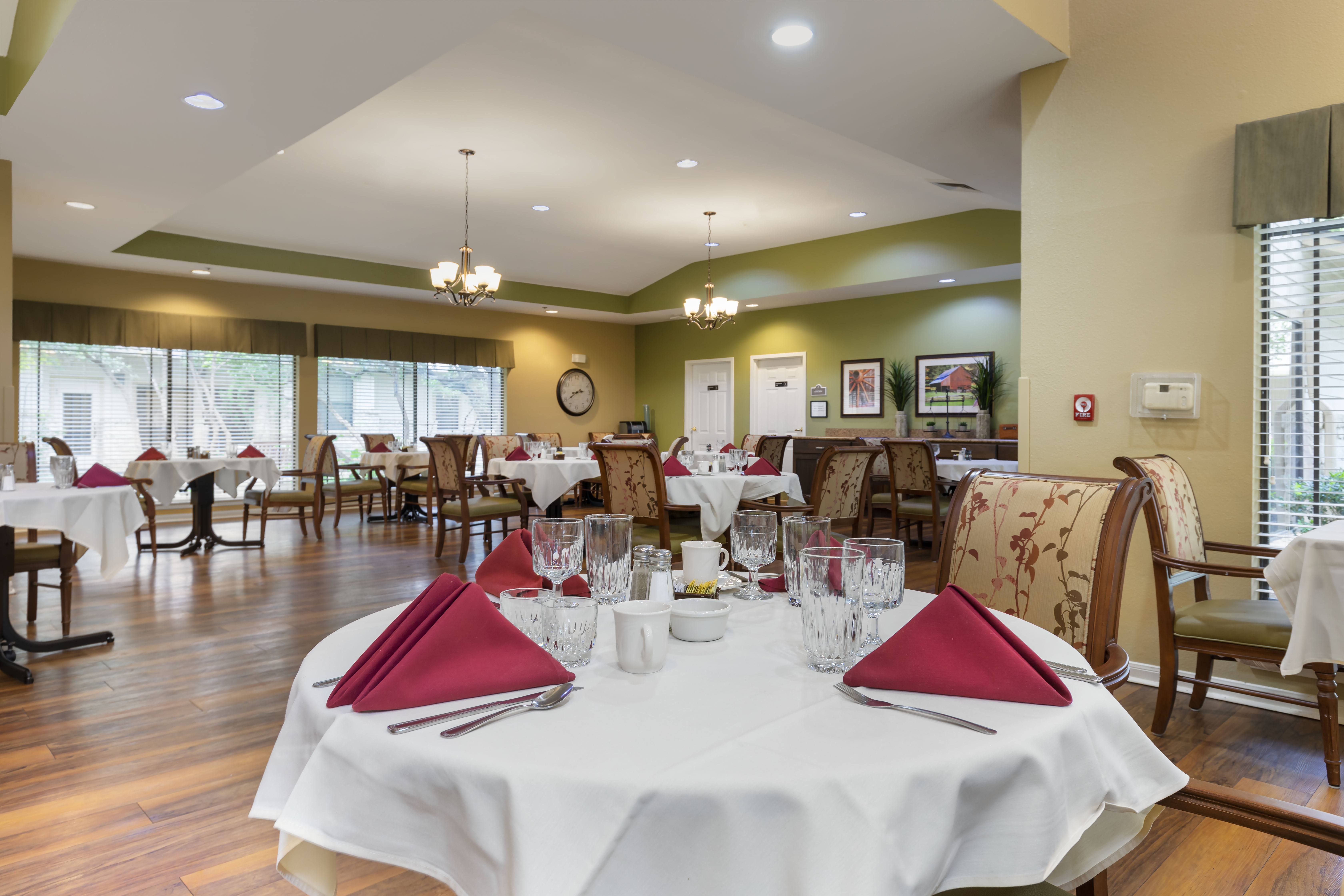 3-lohmans-crossing-dining-room