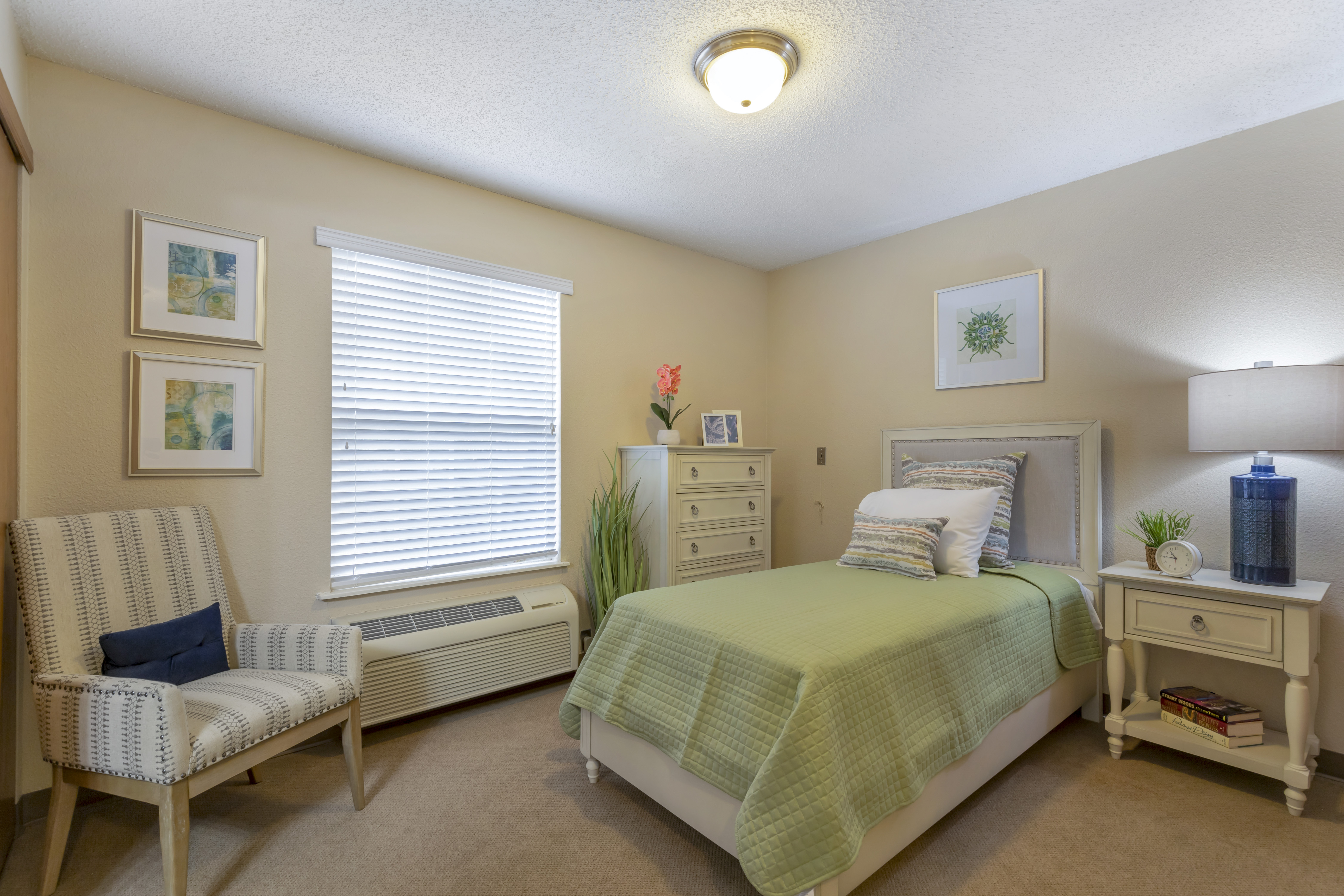 maltsberger-apartment-bedroom
