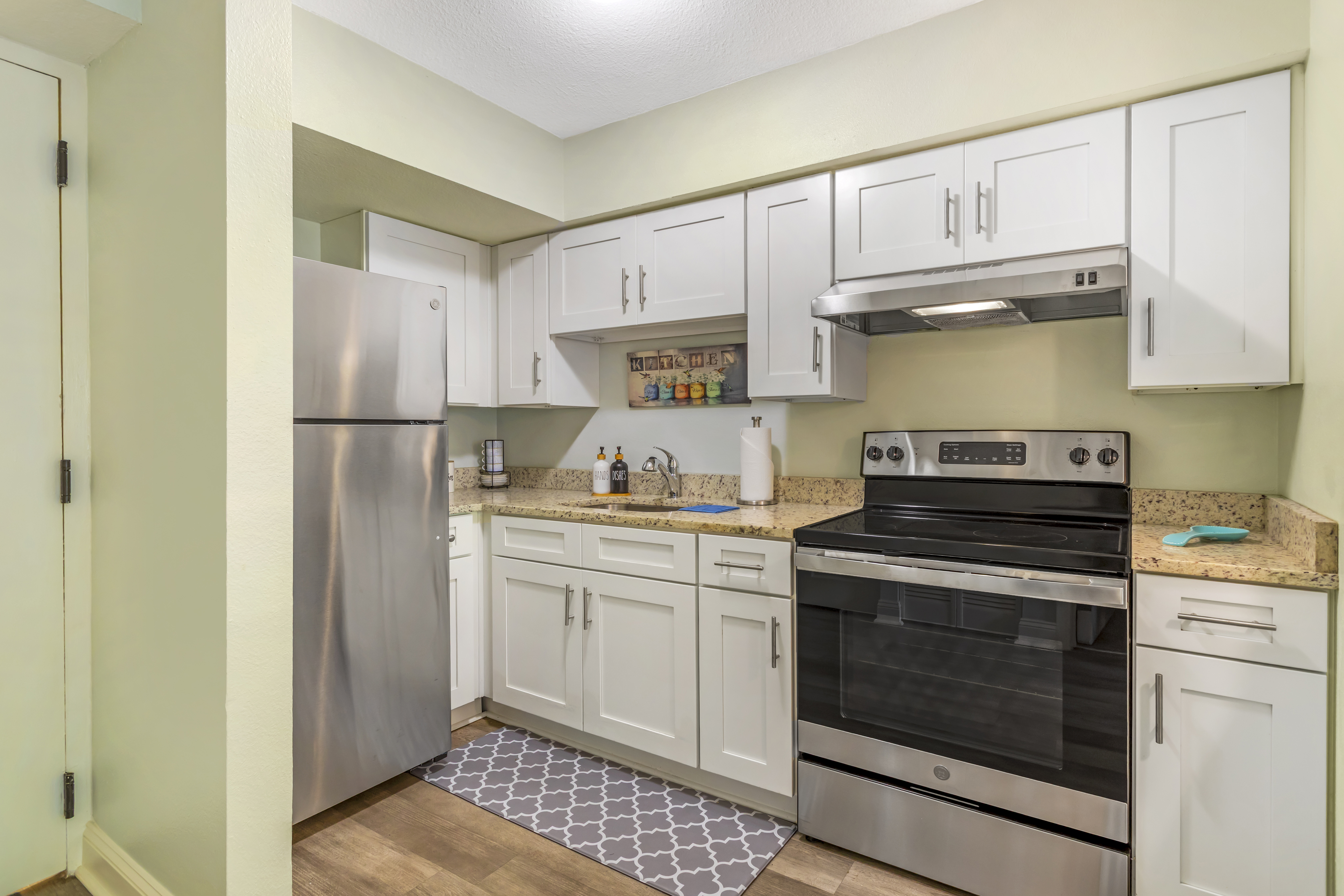 mandarin-apartment-kitchen