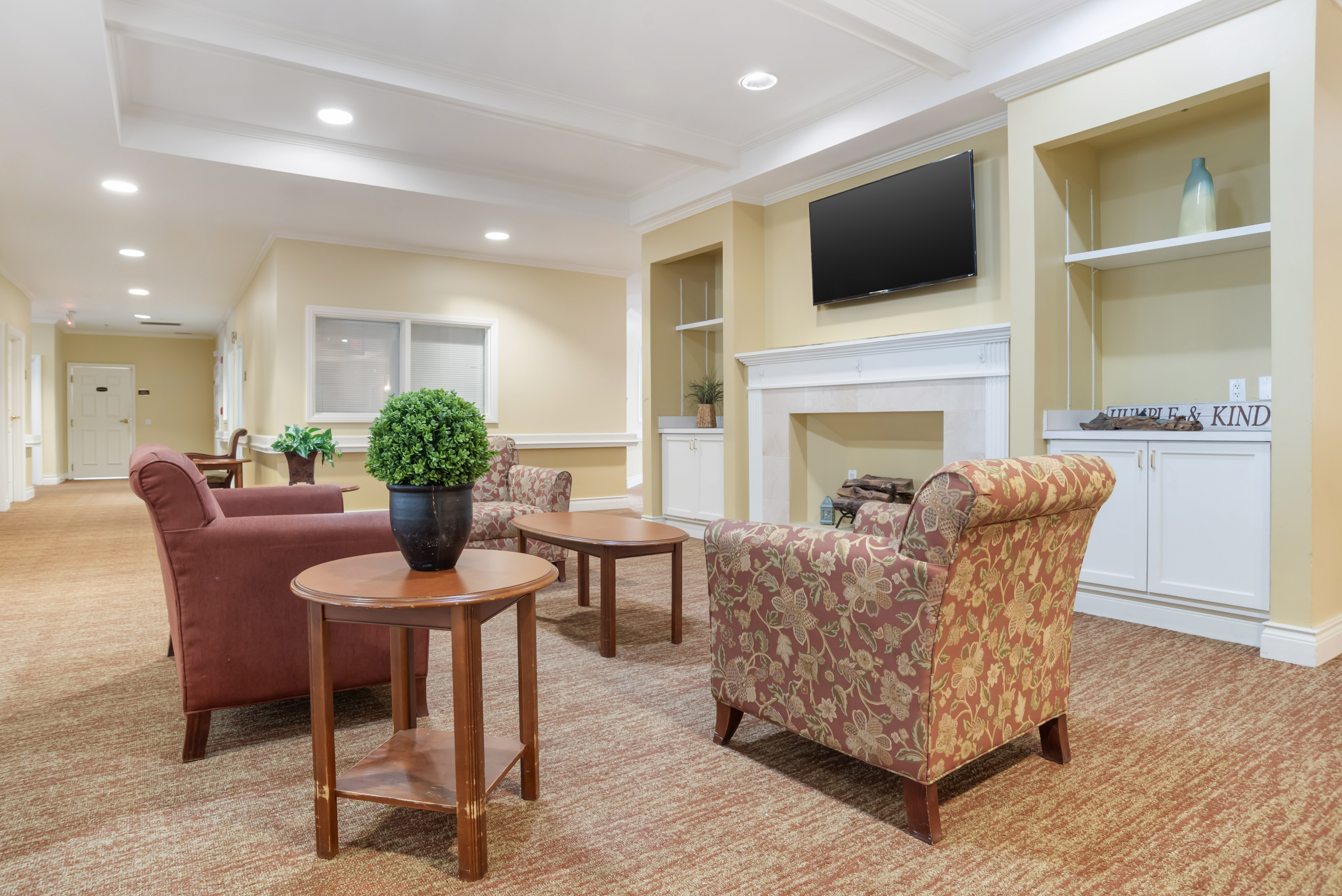 1-mandeville-community-living-room