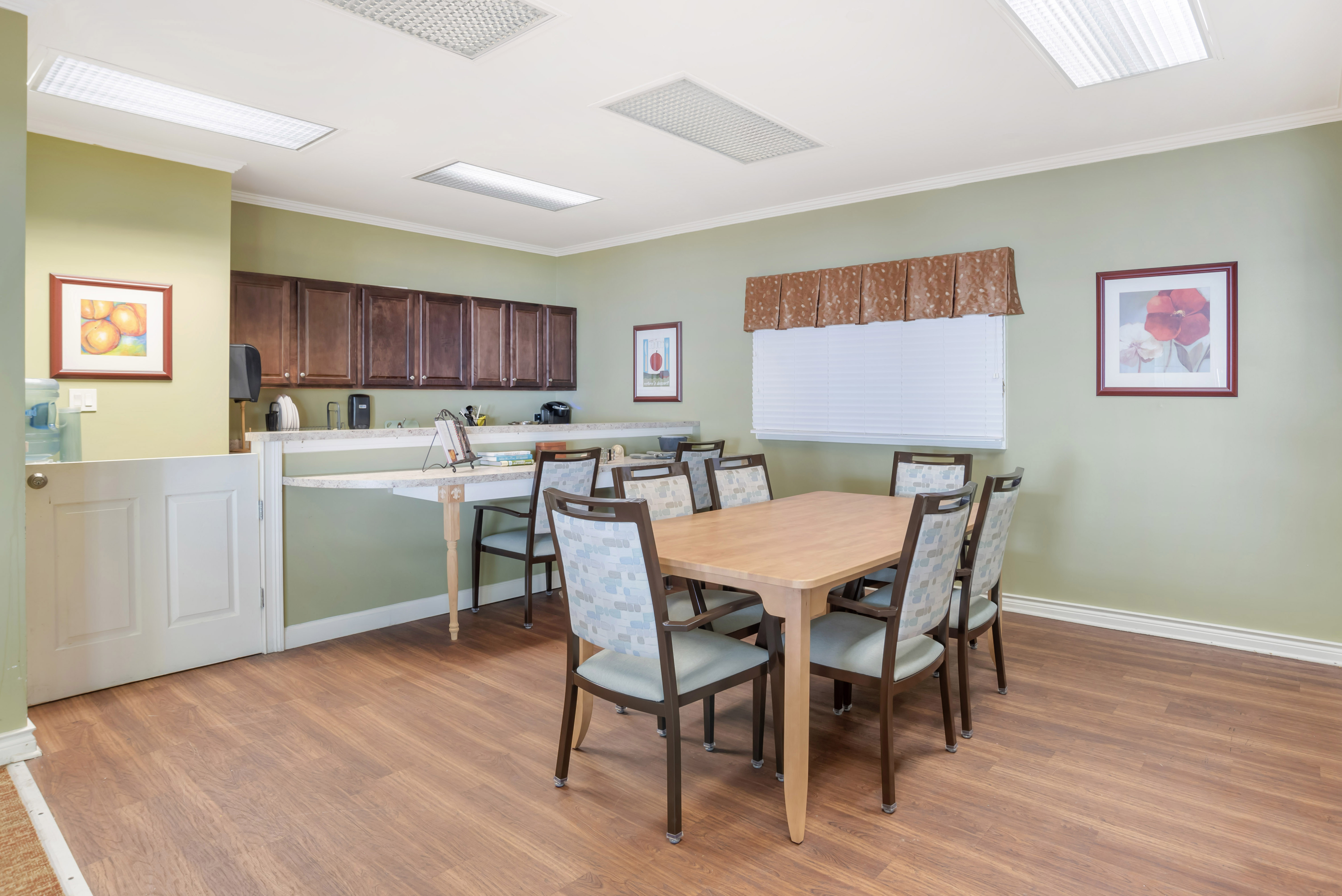 mandeville-activity-room