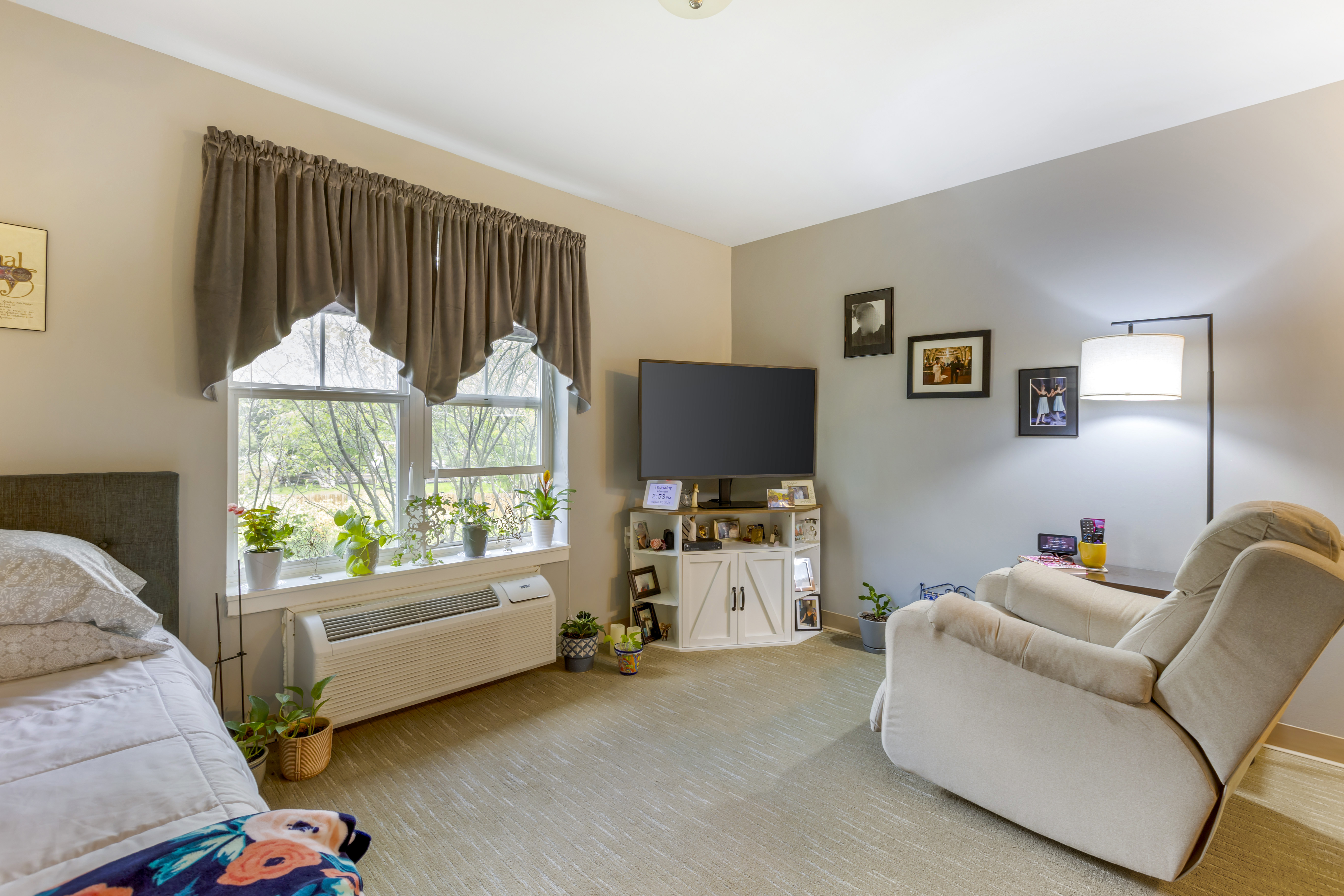 Manilus Apartment Living Room