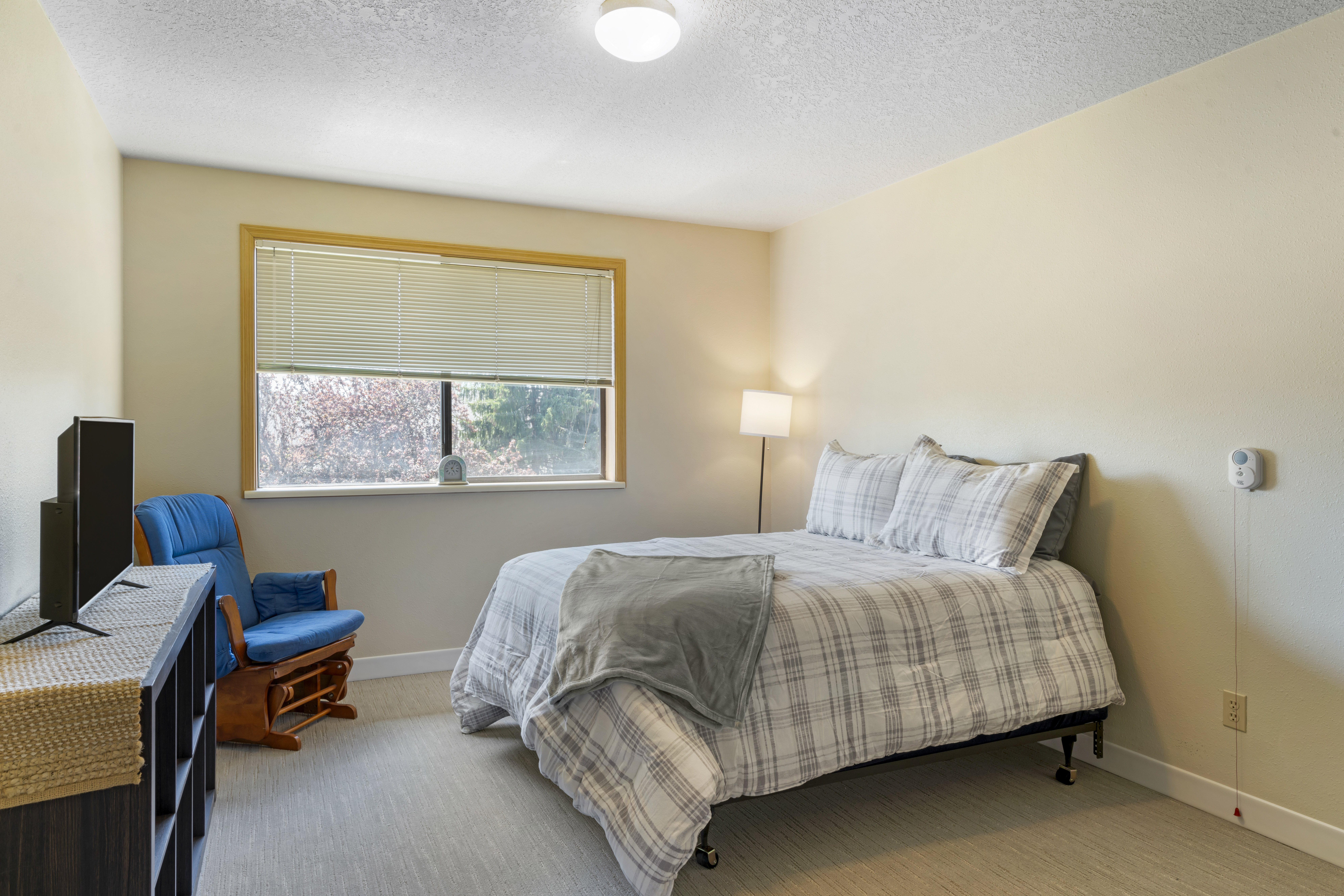 3-mcminnville-town-center-apartment-bedroom