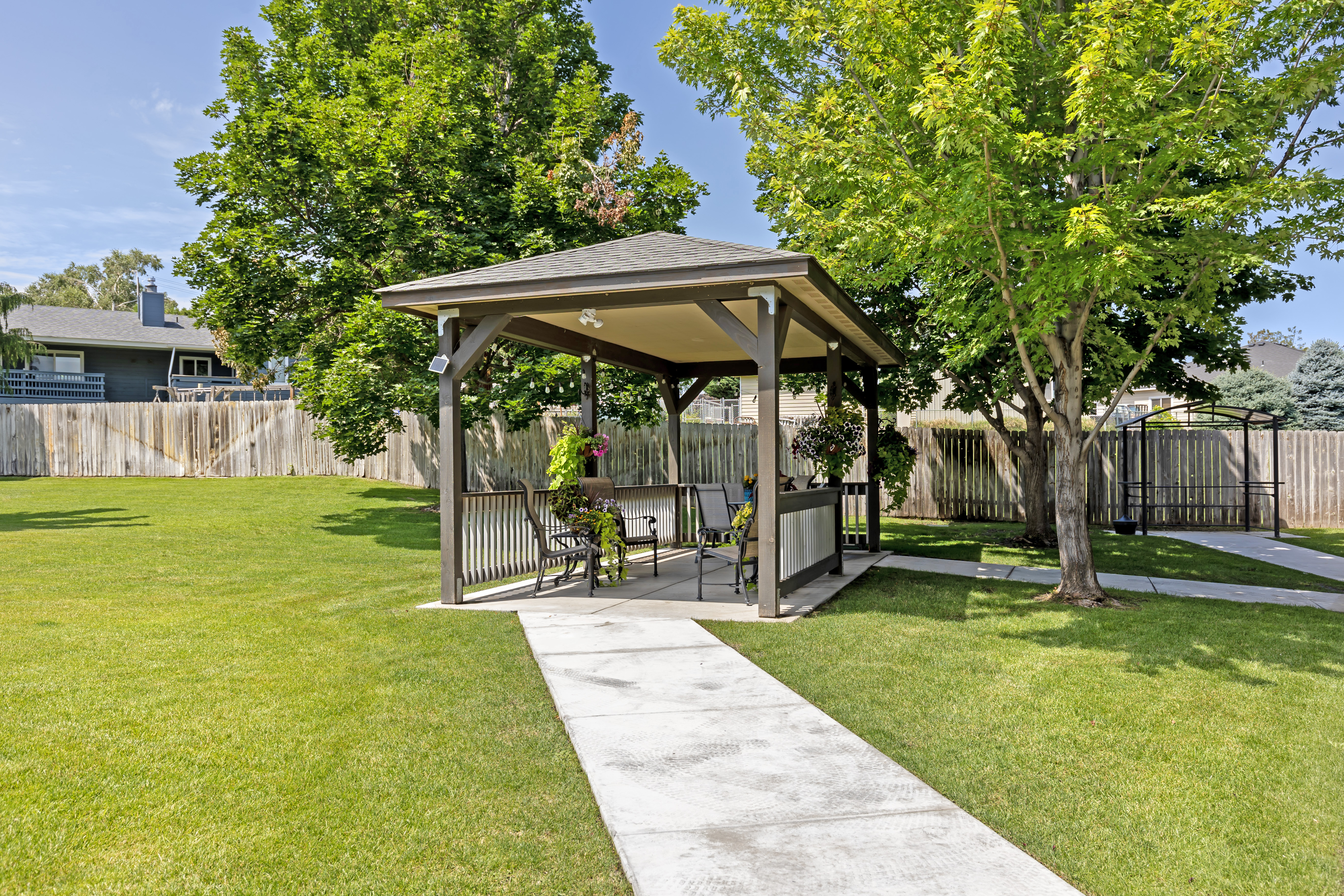 3-meadow-springs-courtyard