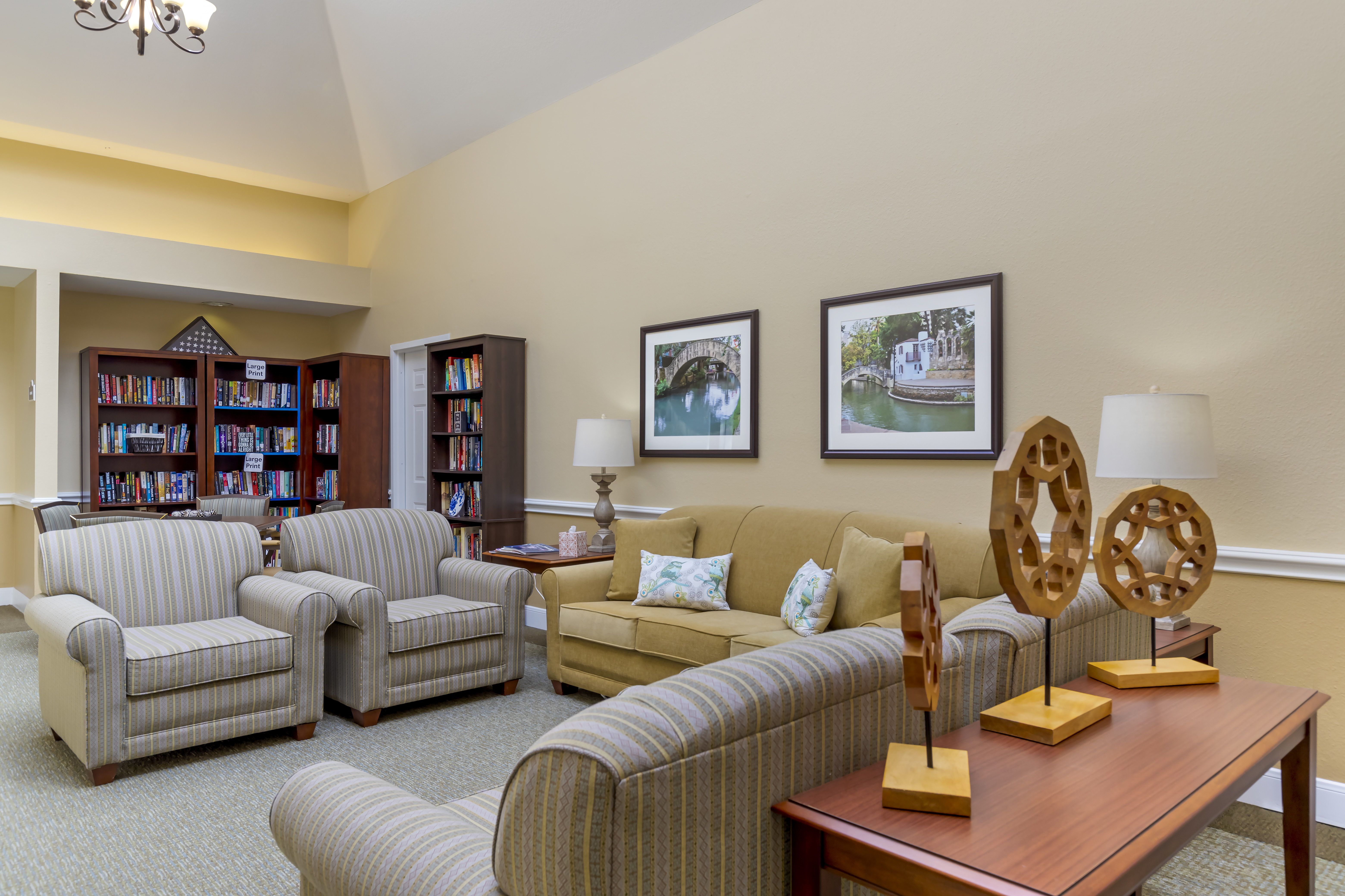 3-medical-center-kingsley-common-area