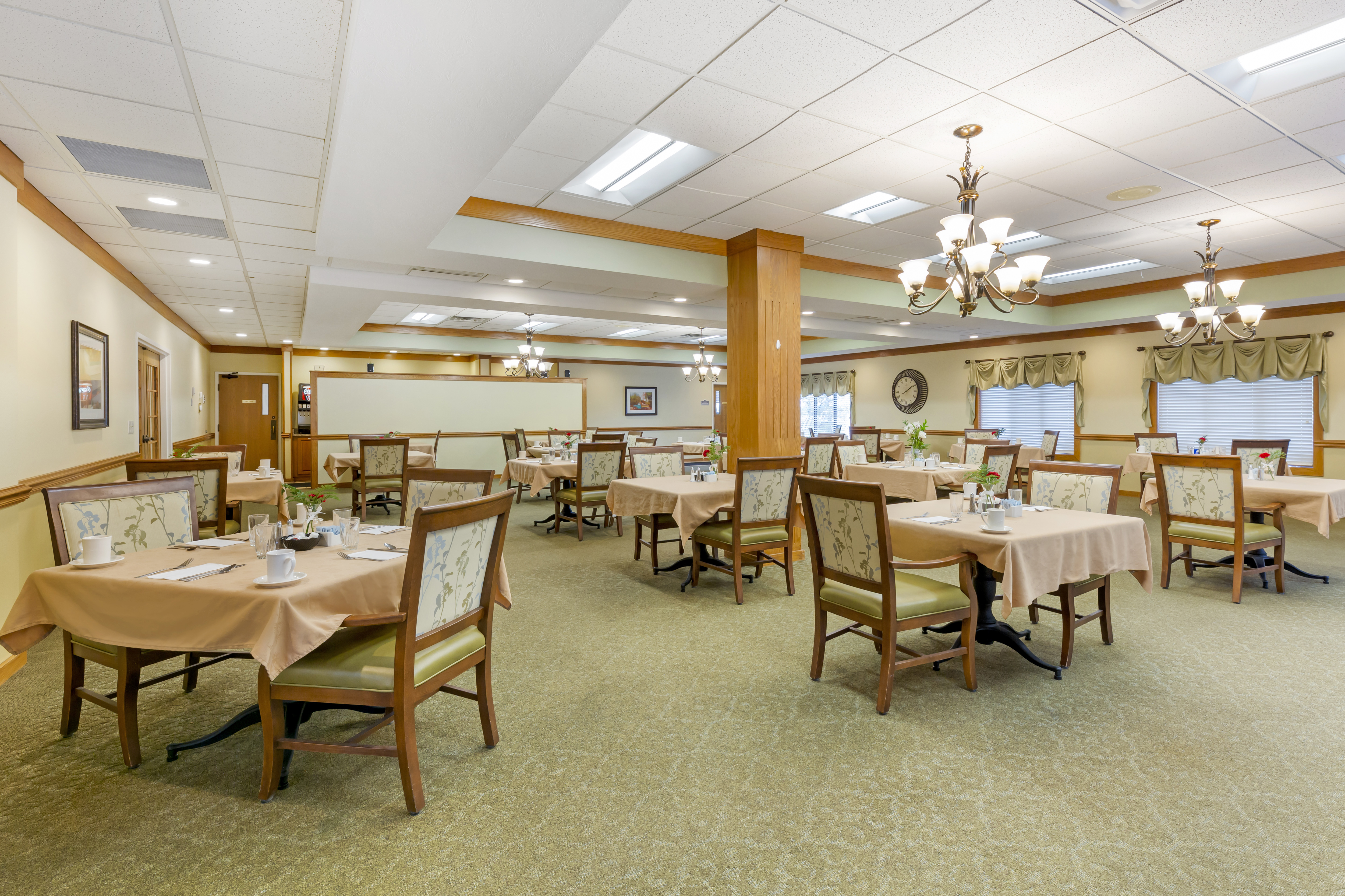 medina-south-community-dining-room