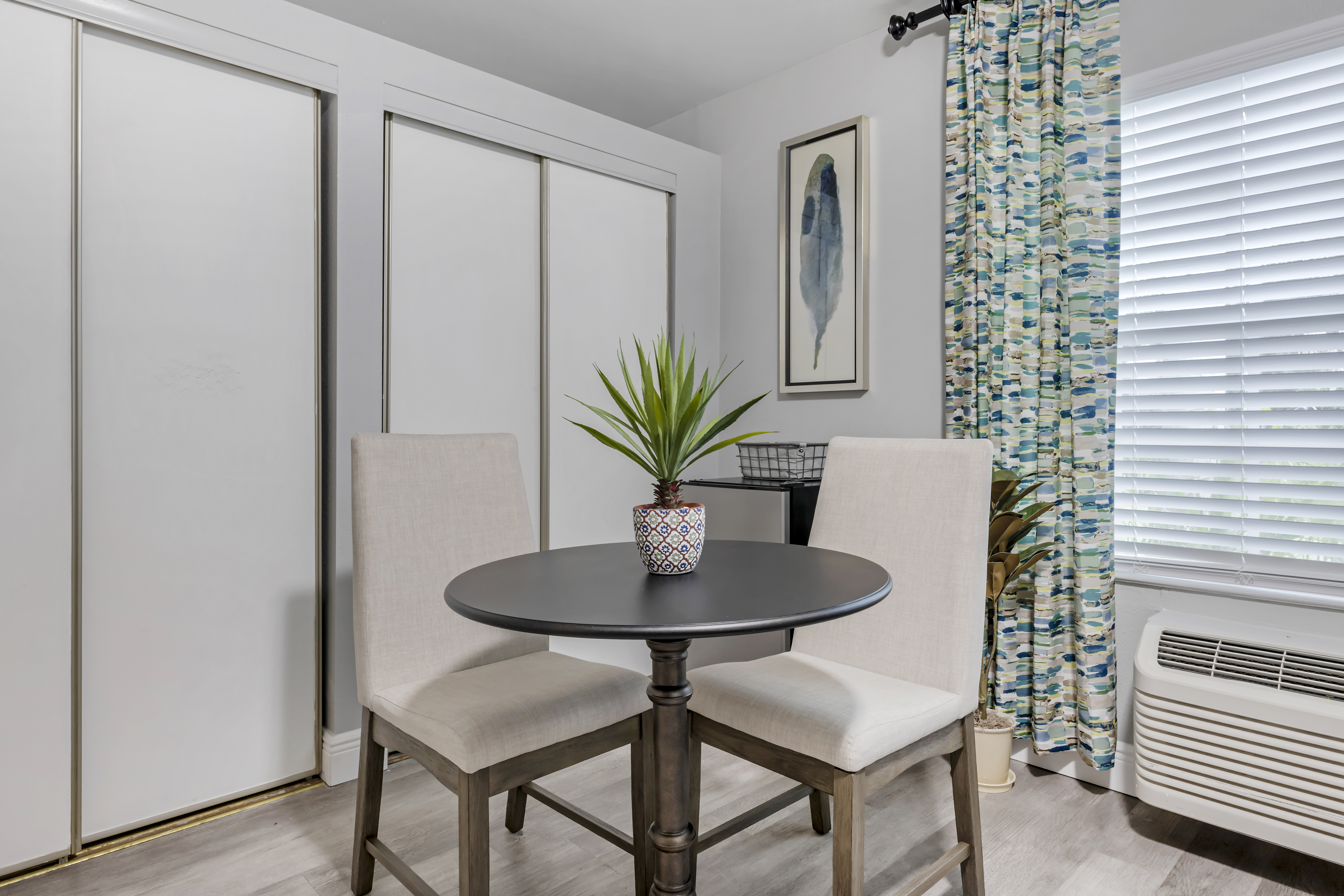 melbourne-apartment-dining-room