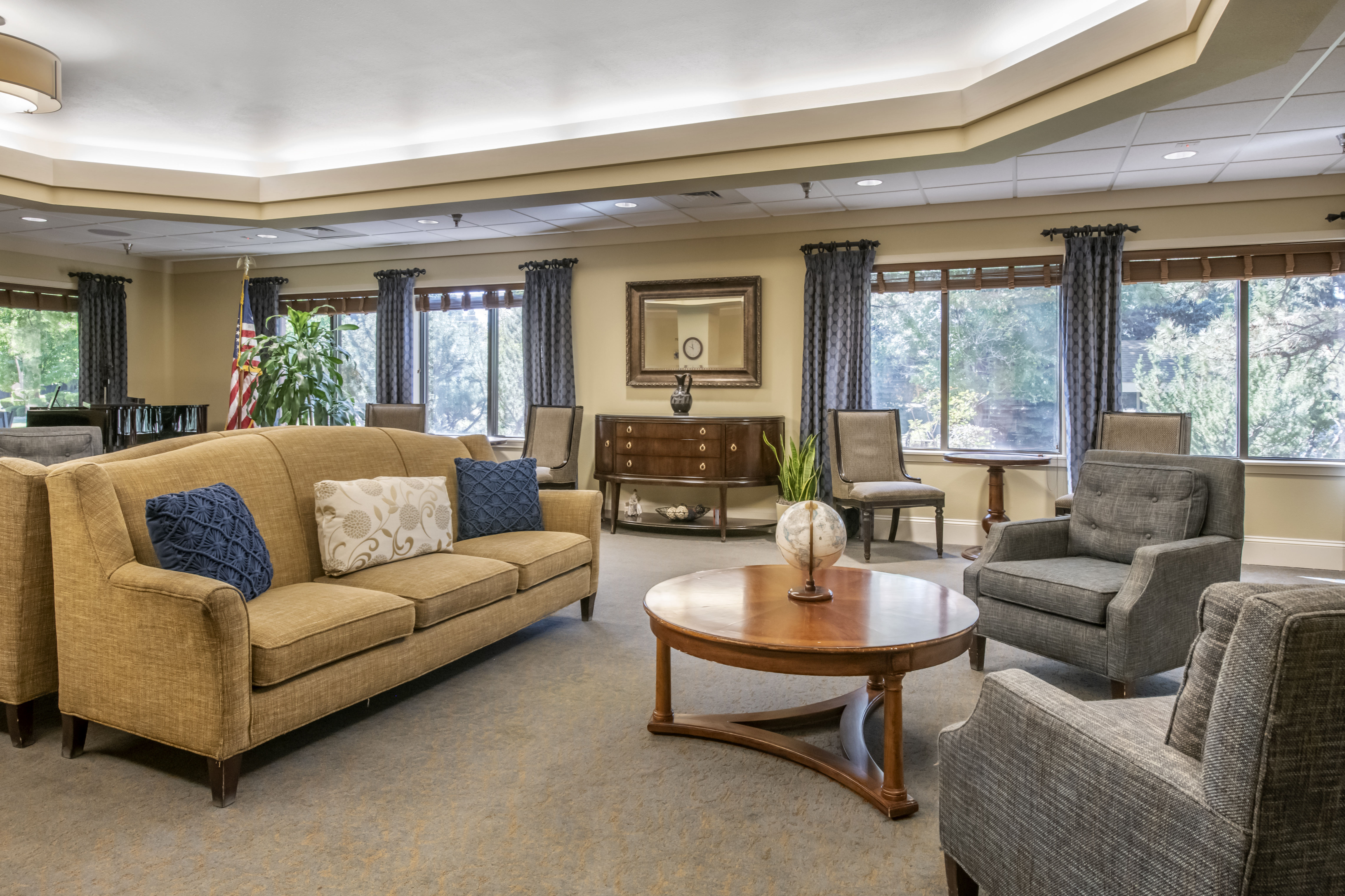 3-meridian-lakewood-community-living-room