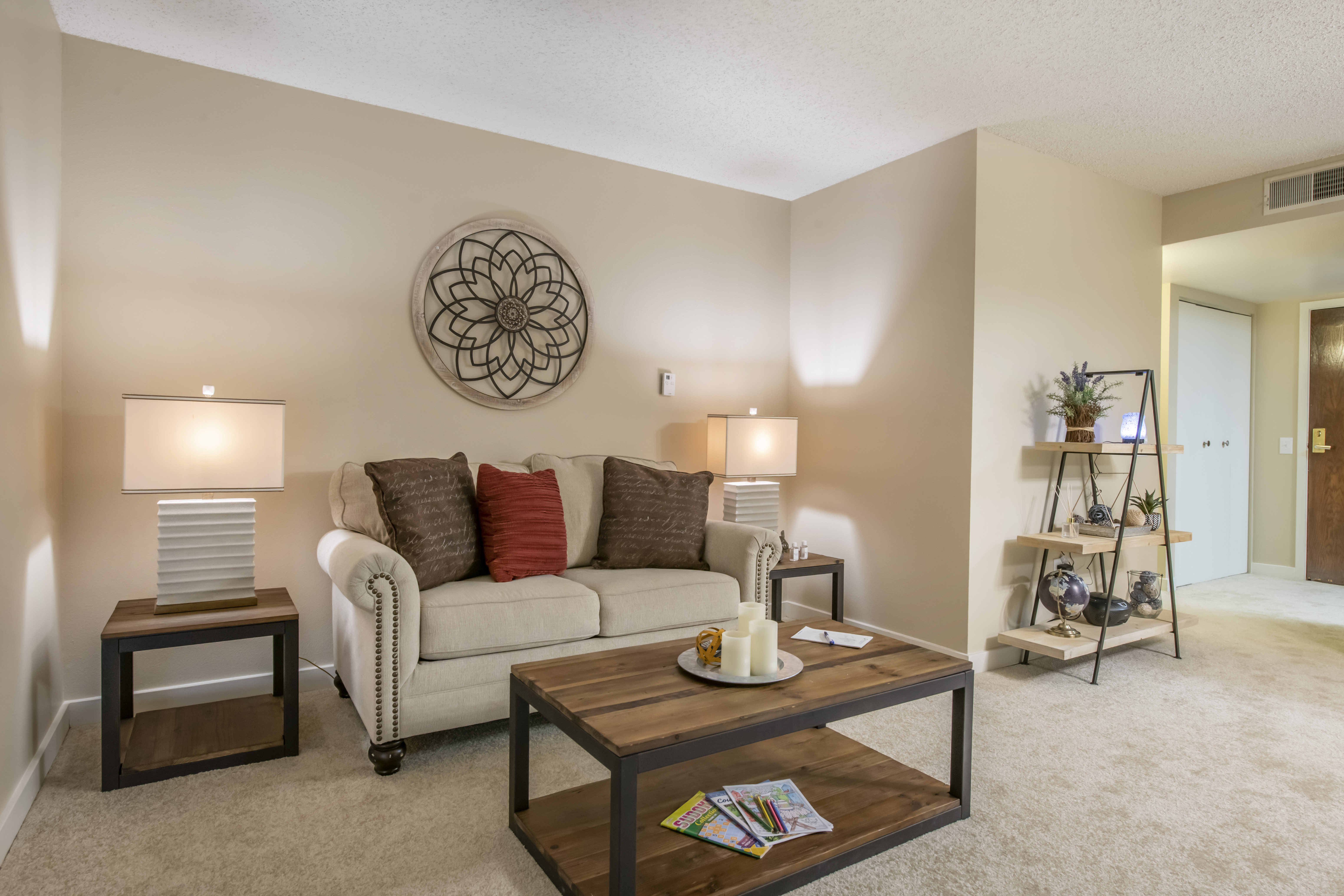meridian-lakewood-apartment-living-room
