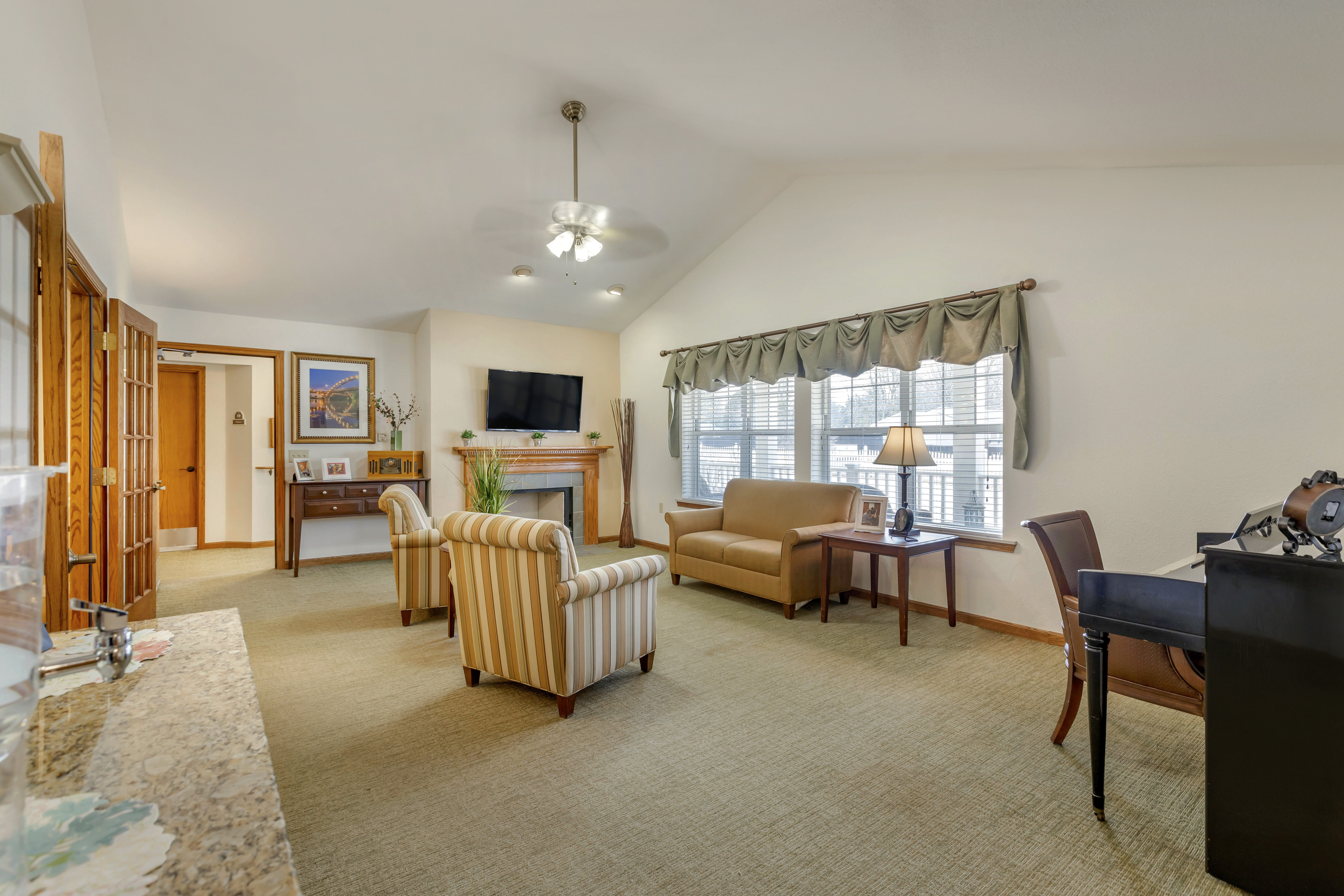 3-midland-mi-community-living-room