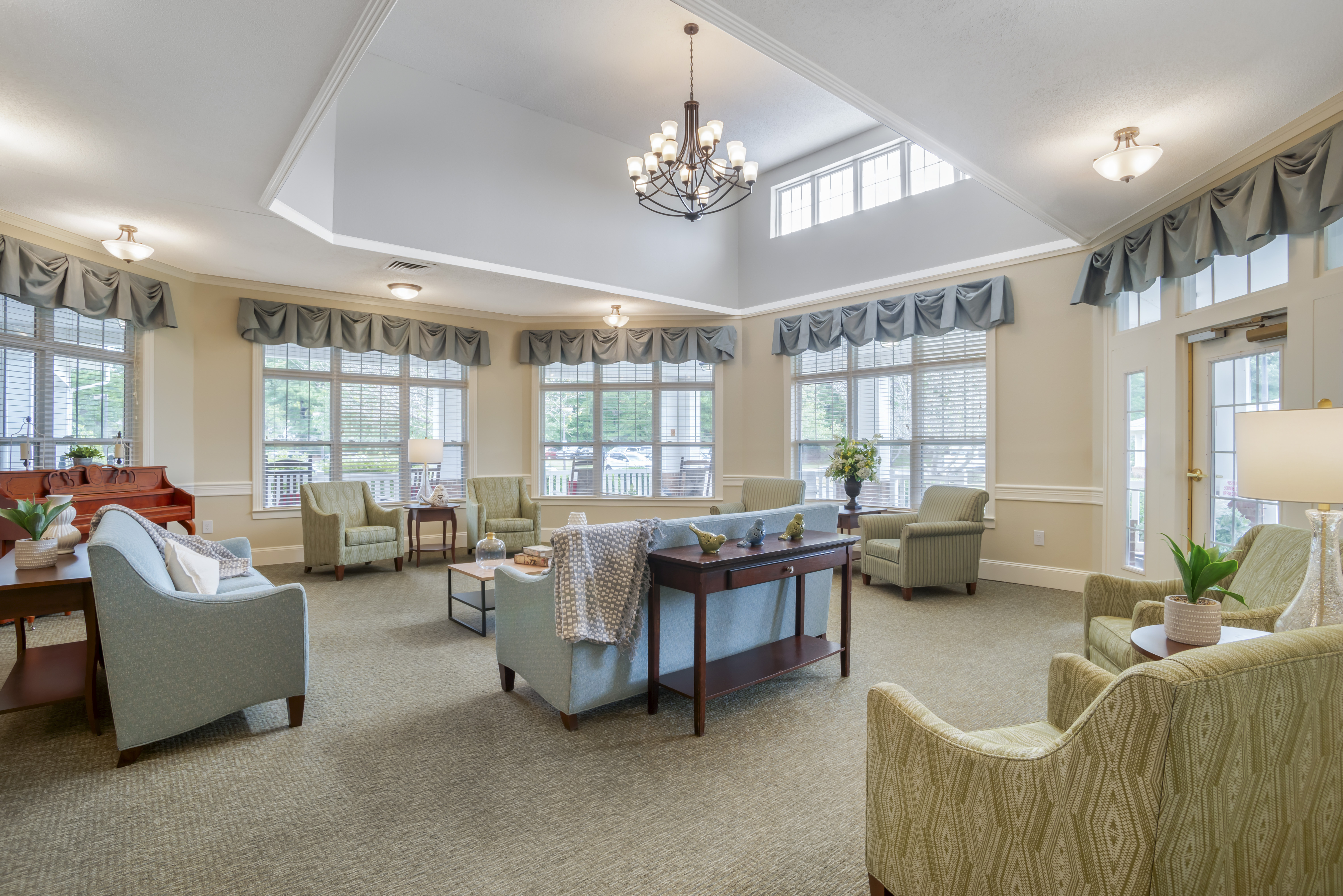 1-monroe-square-al-community-living-room