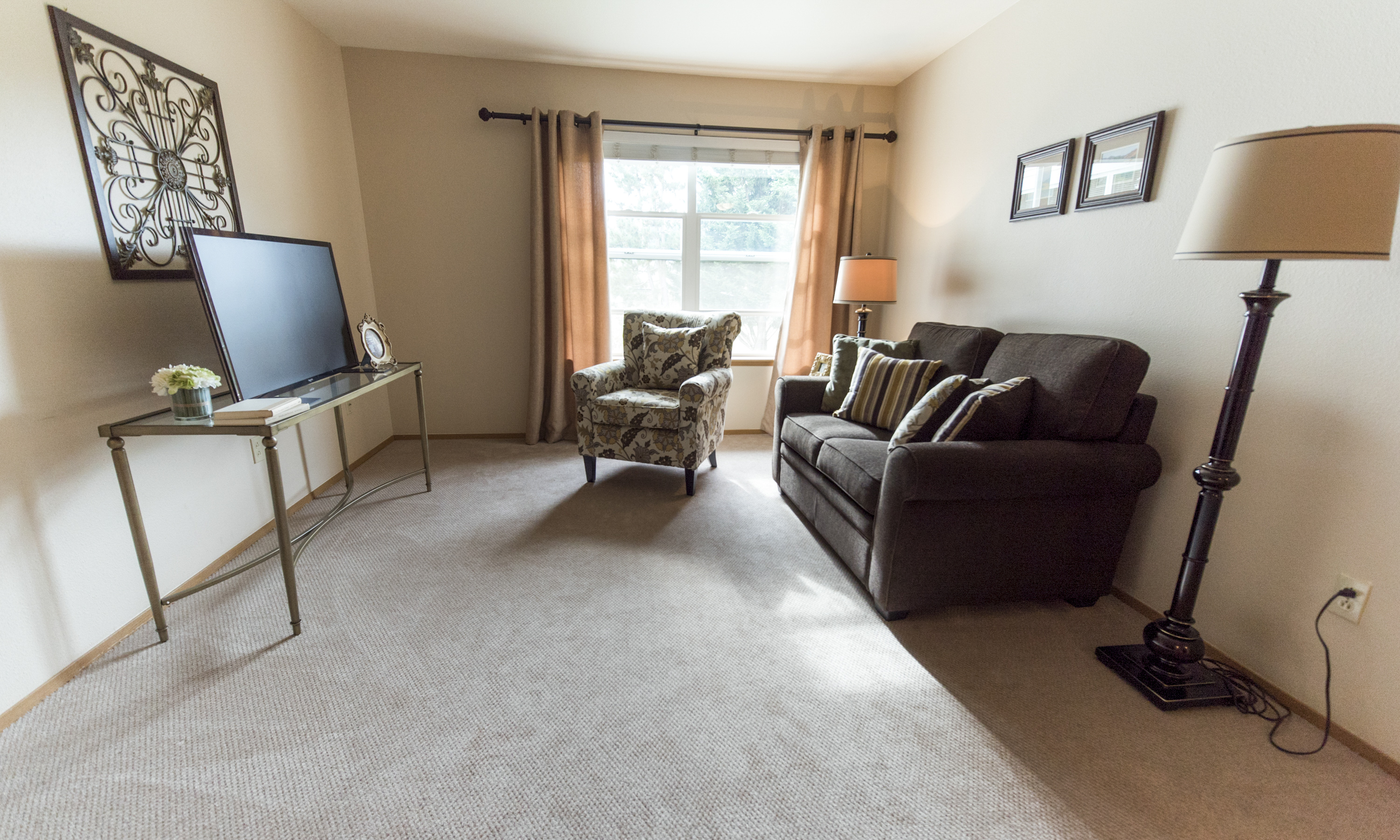 1-monroe-wa-living-room