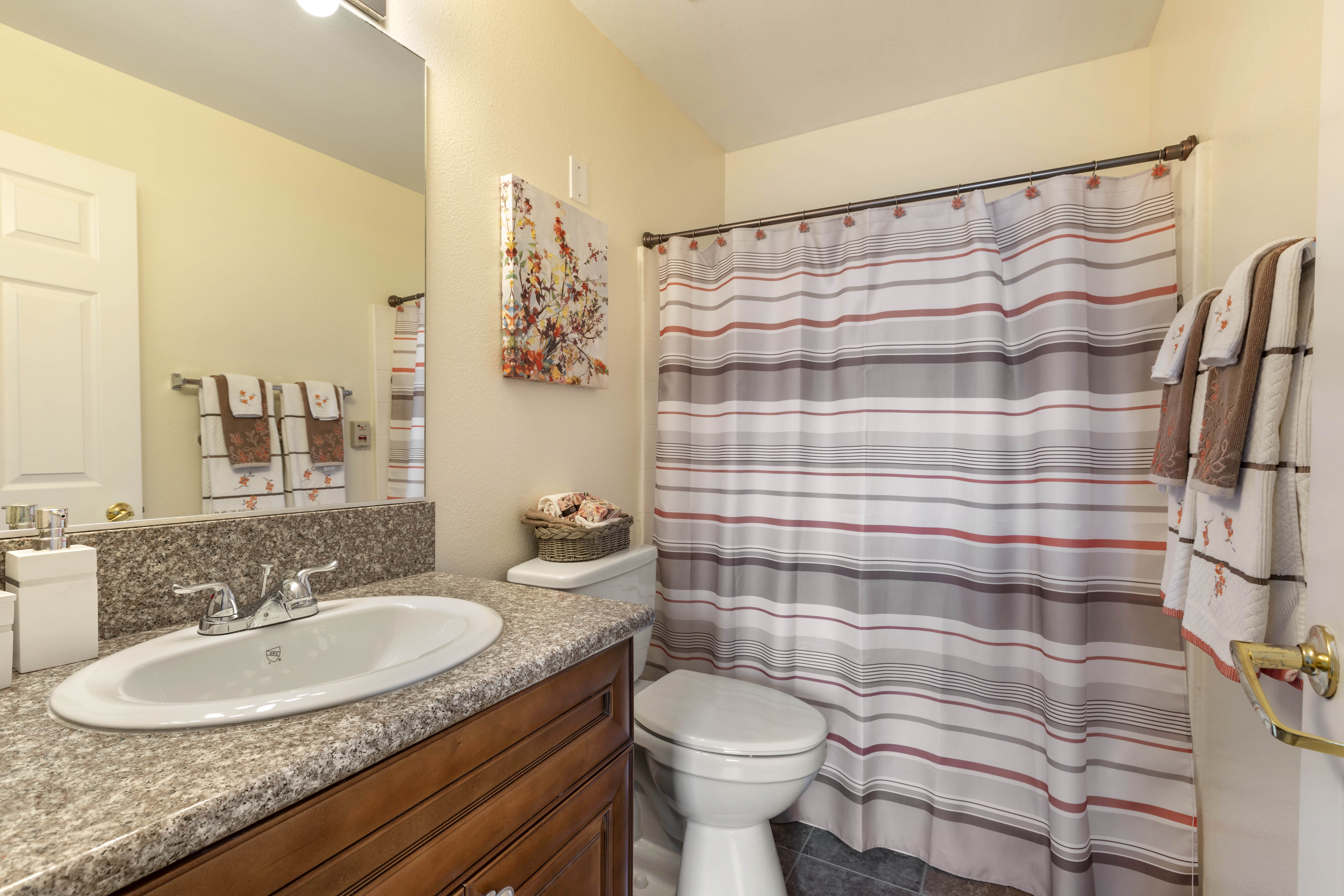 monrovia-apartment-bathroom
