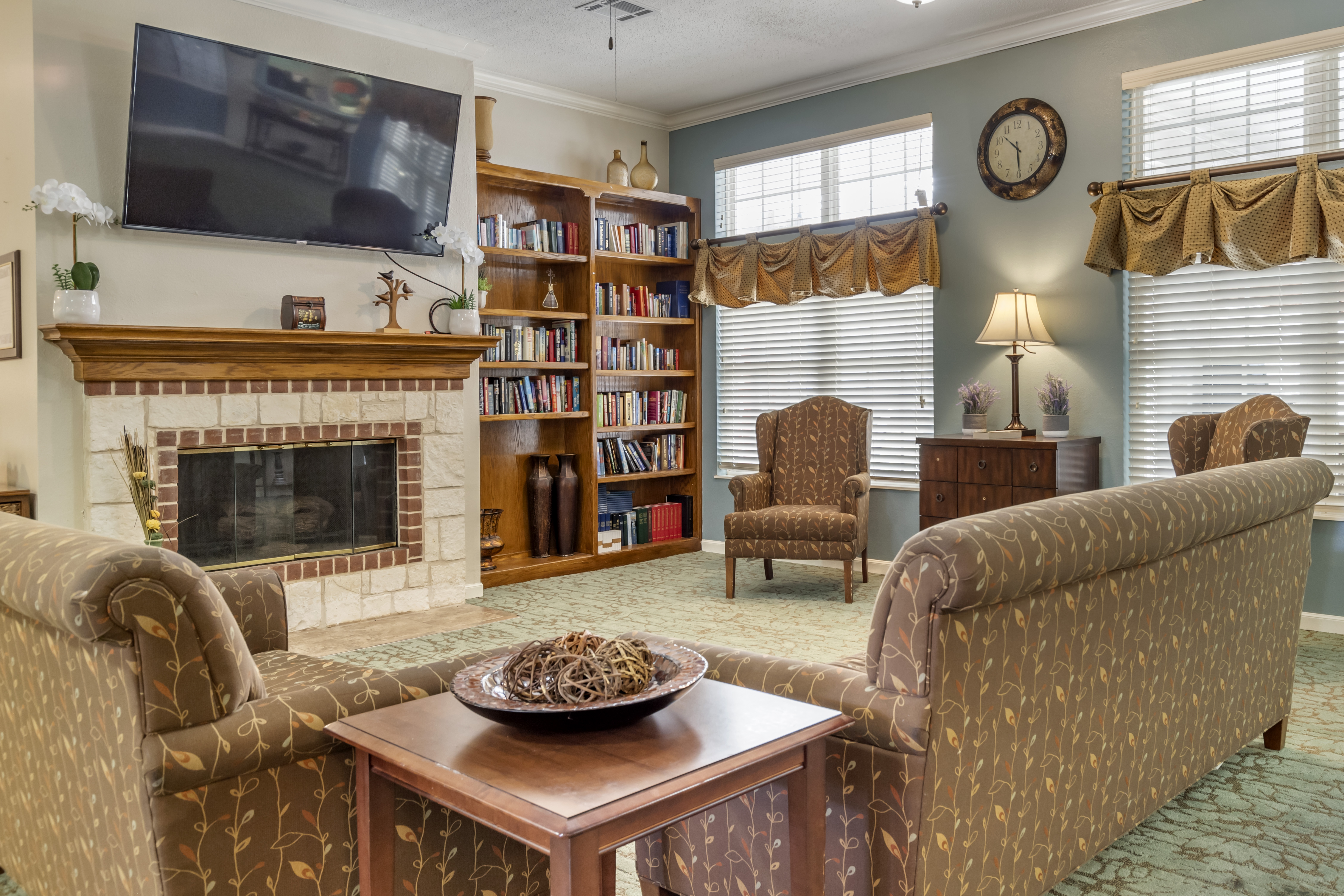 1-new-braunfels-community-living-room