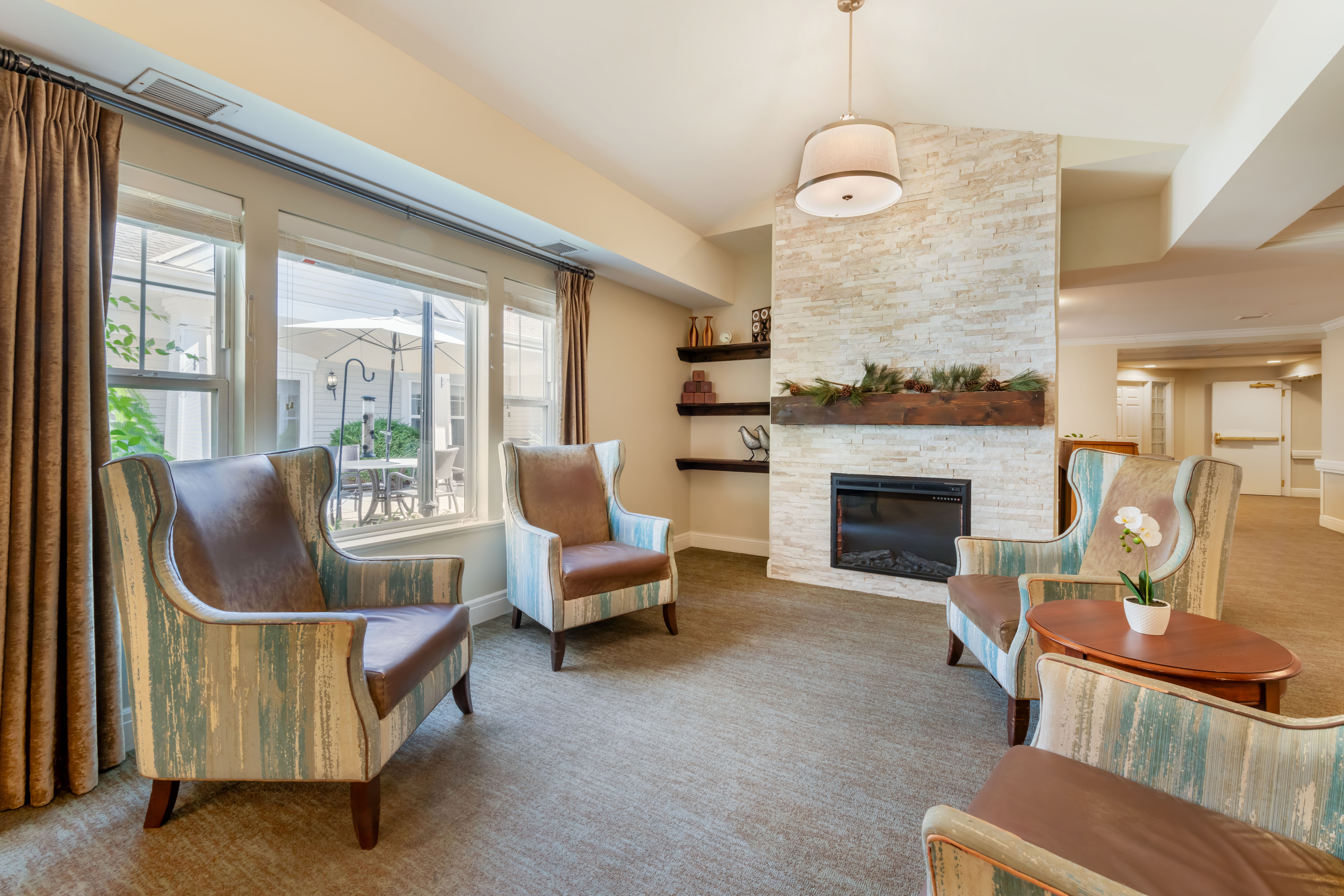 1-north-oaks-community-living-room