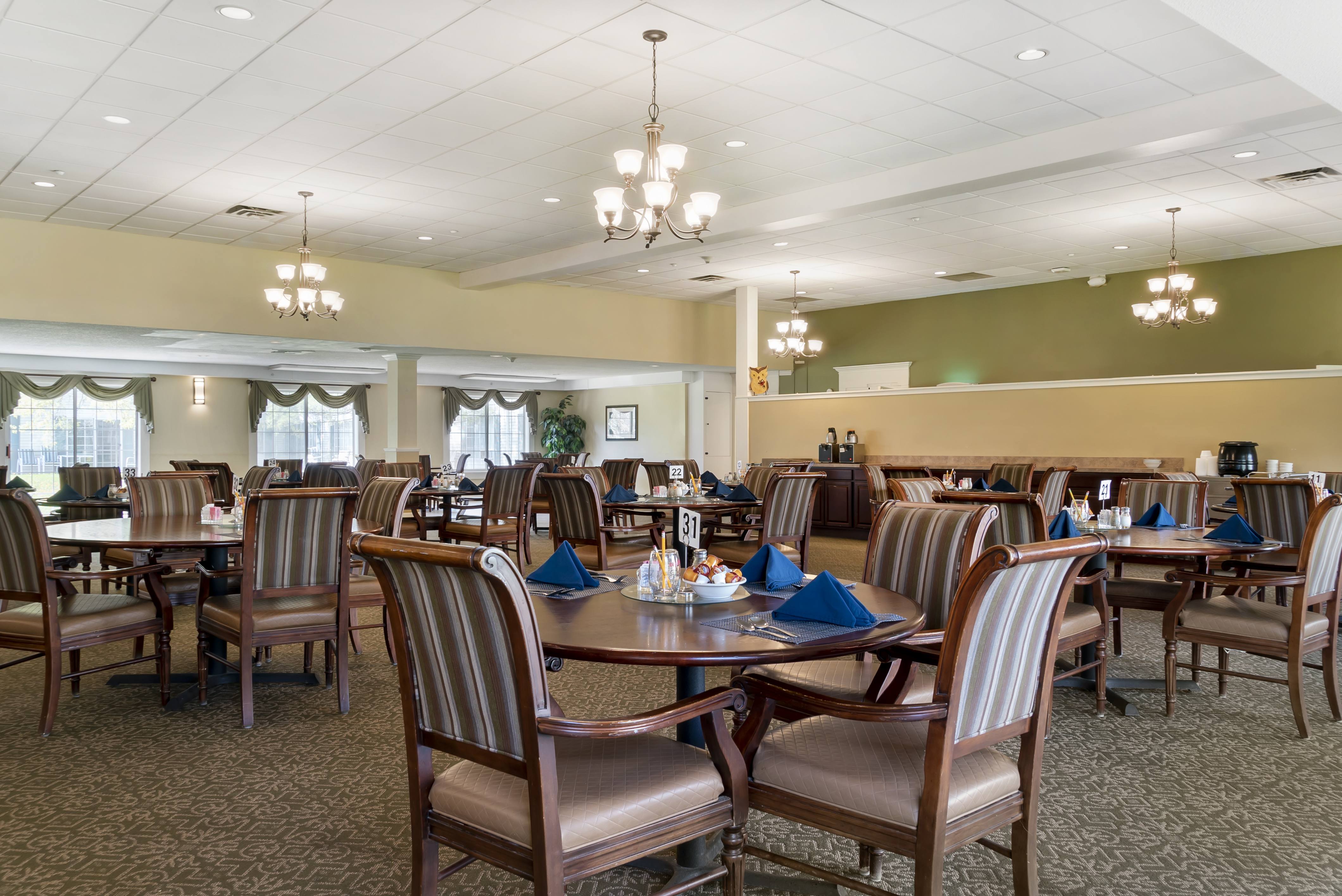 1-novi-dining-room