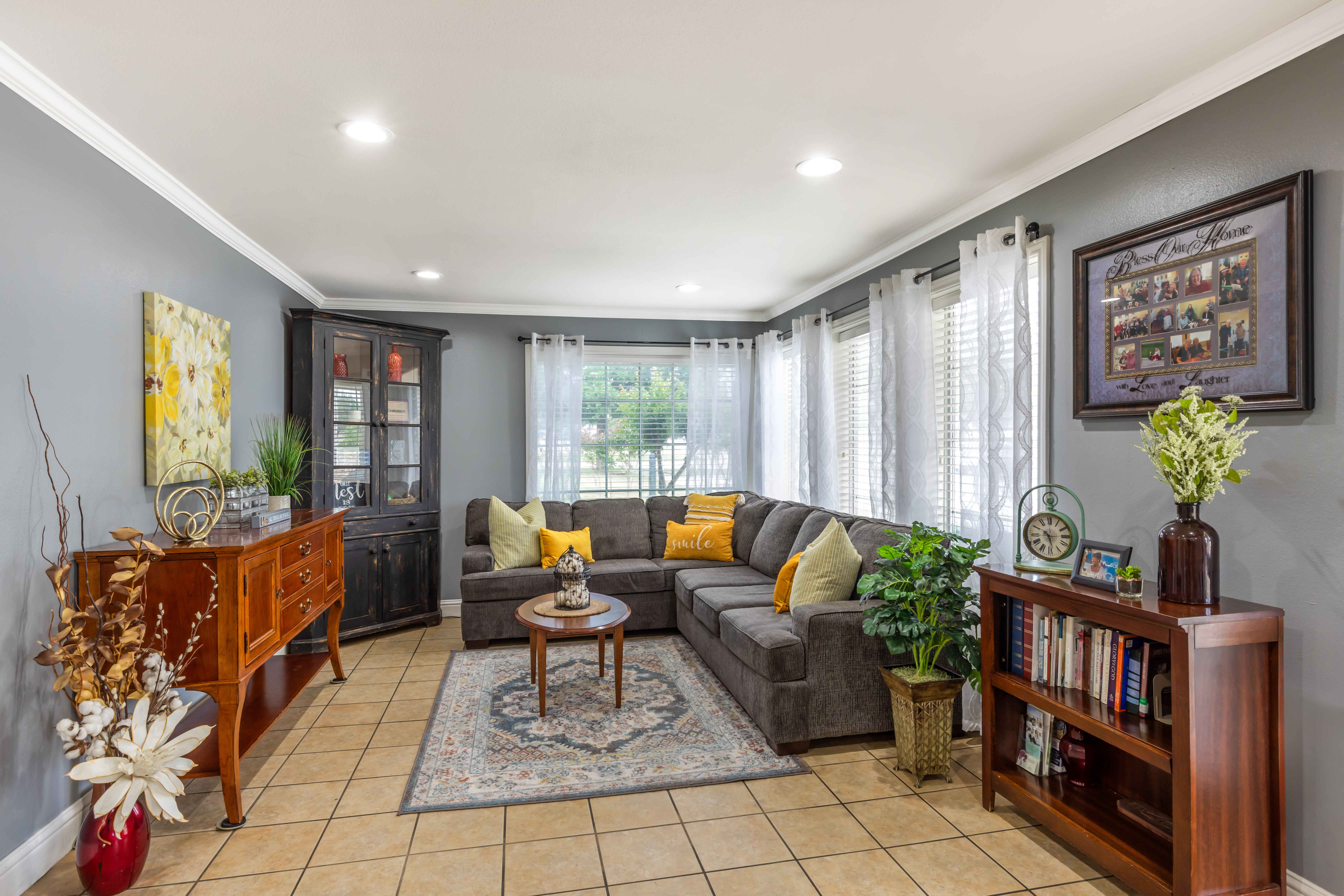 1-oak-hollow-community-lounge