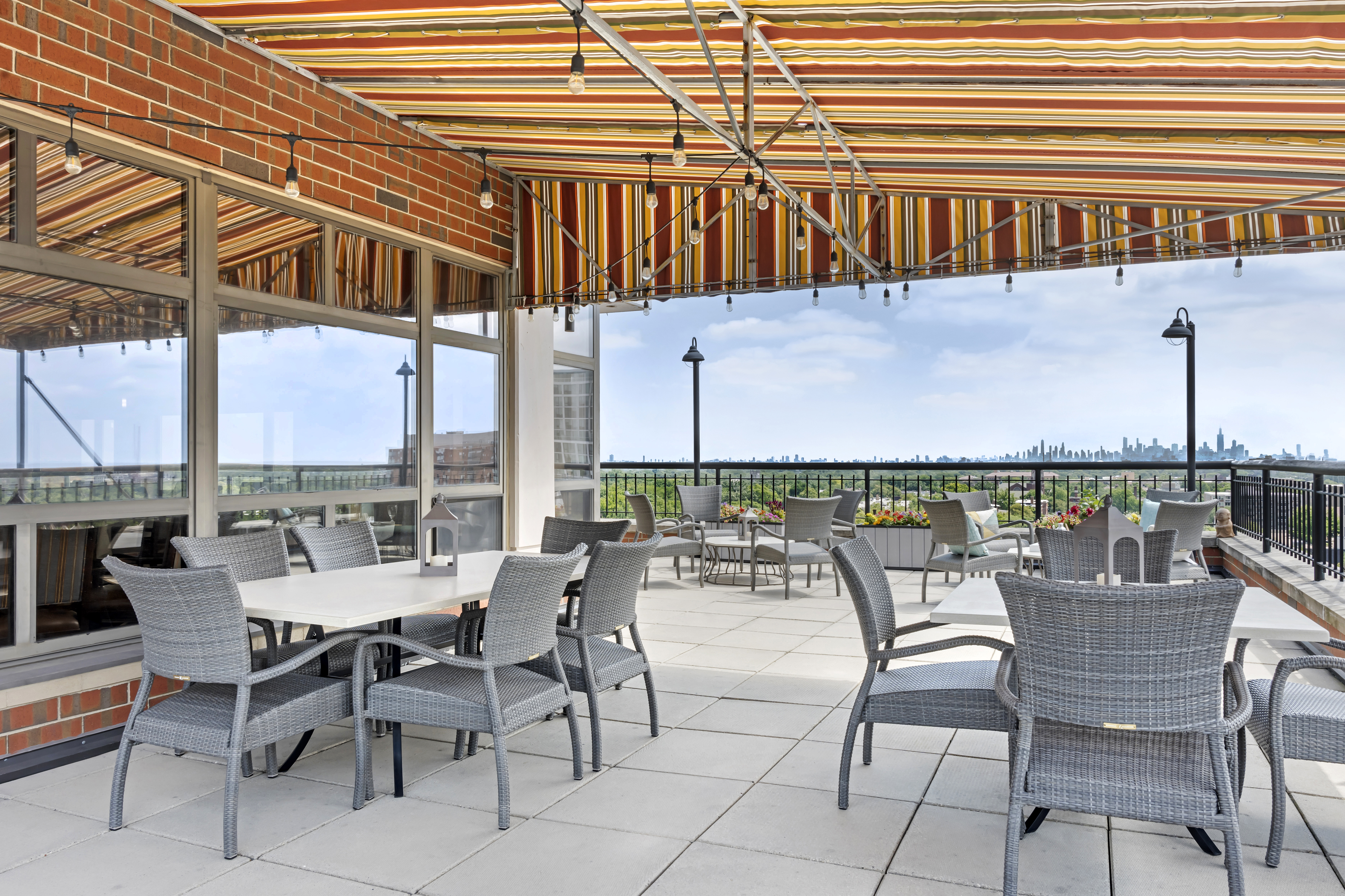 3-oak-park-rooftop-patio