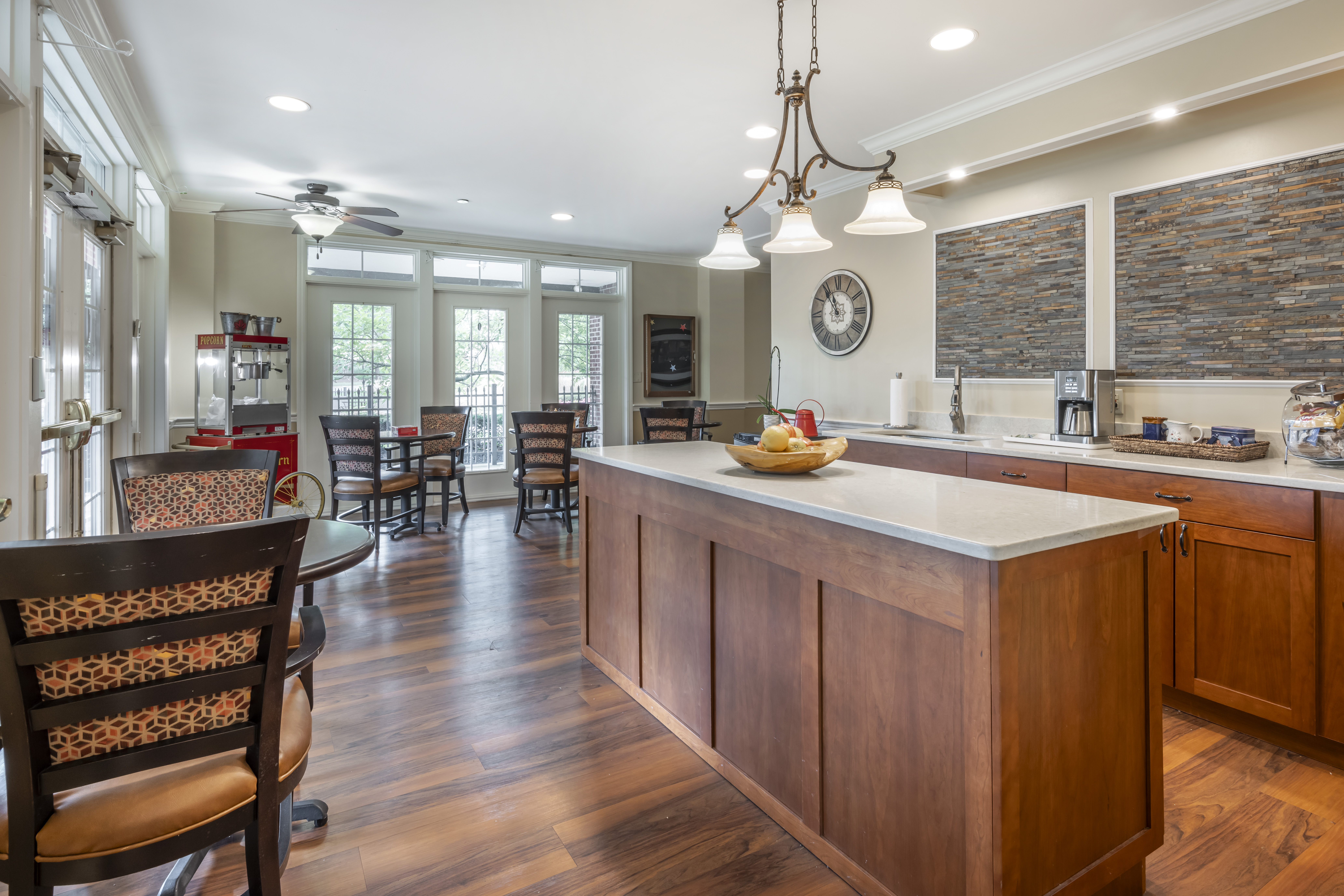 3-oakwood-bistro