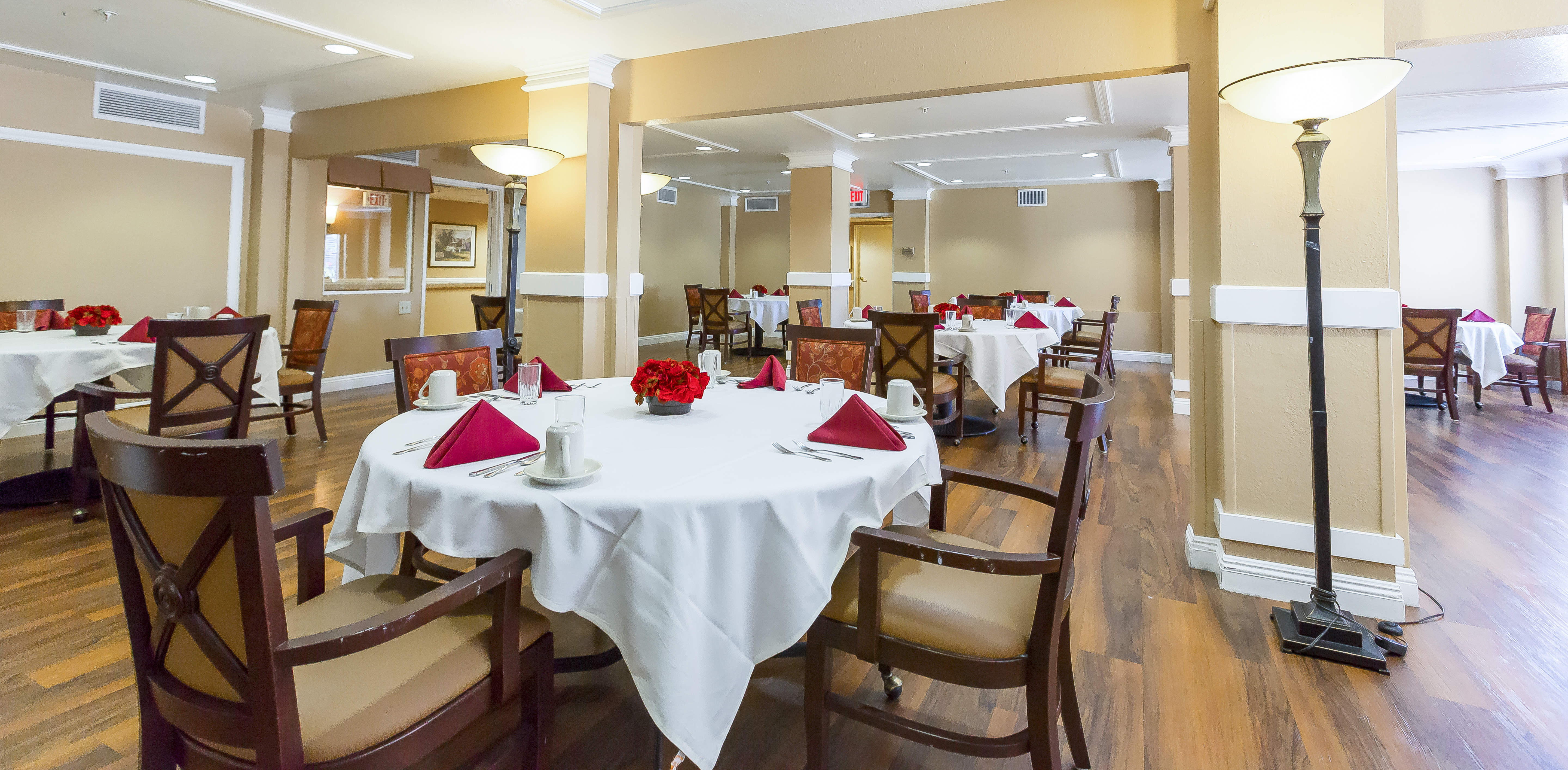 3-oceanside-dining-room