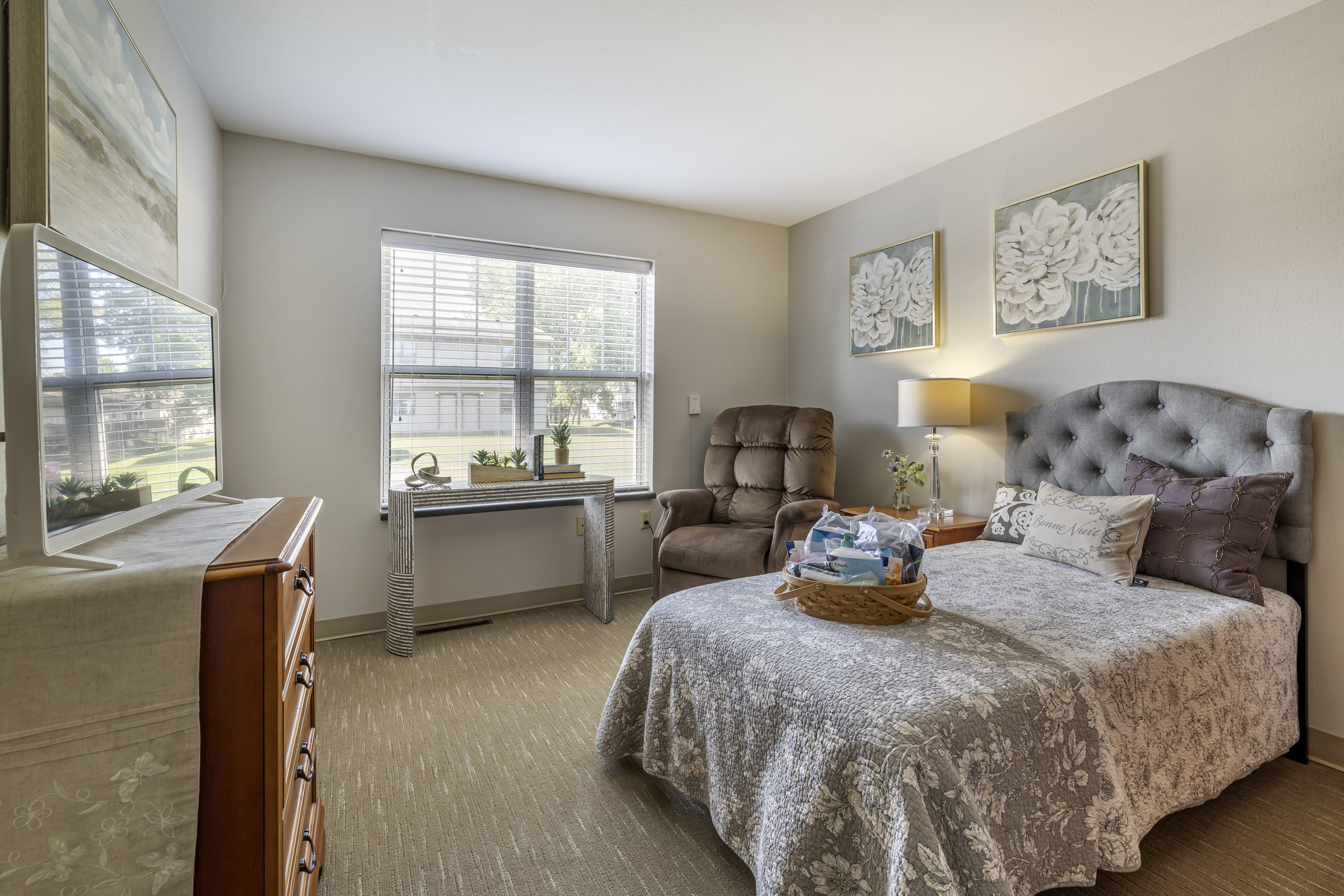 3-onalaska-apartment-bedroom