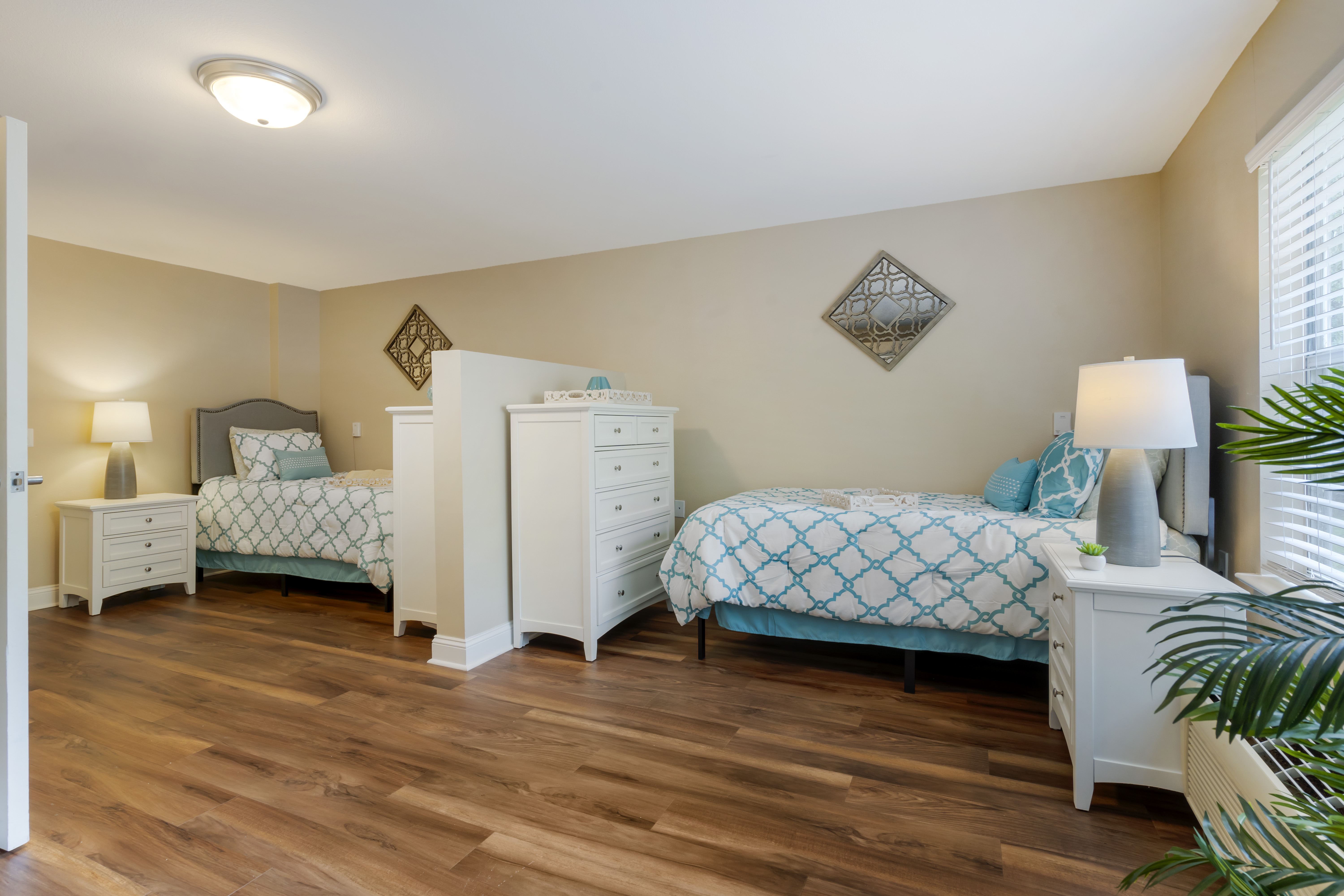 orange-park-apartment-double-bed