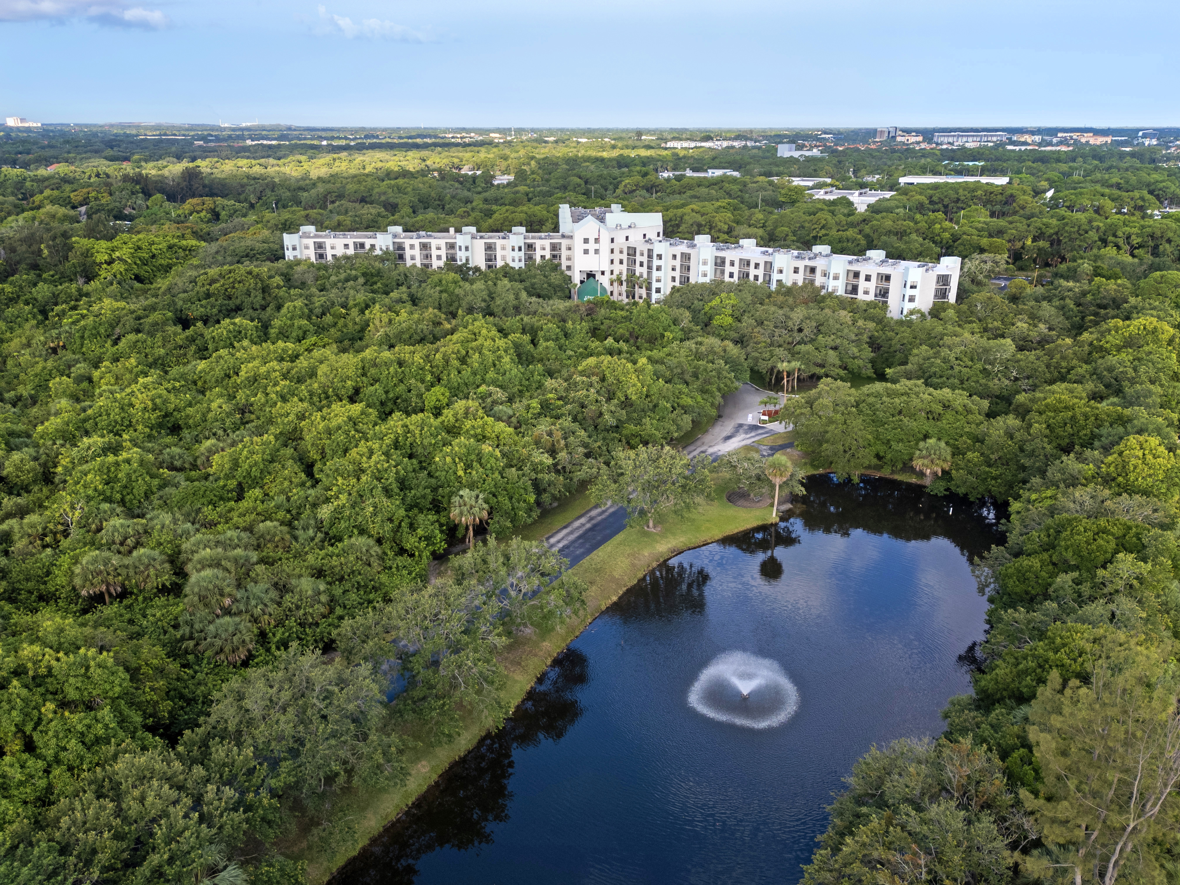 palm-beach-gardens-aerial-view-lake