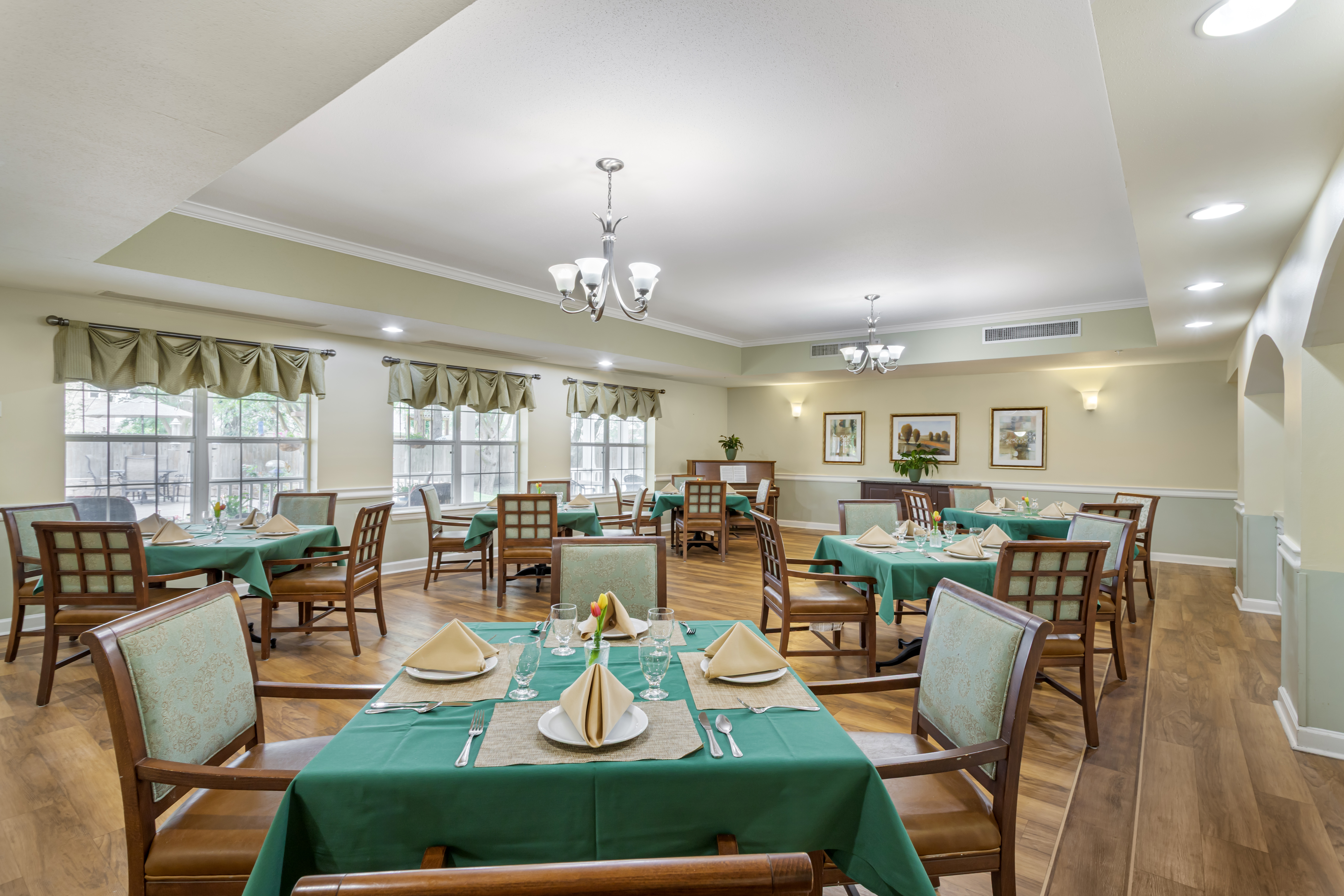pearland-dining room