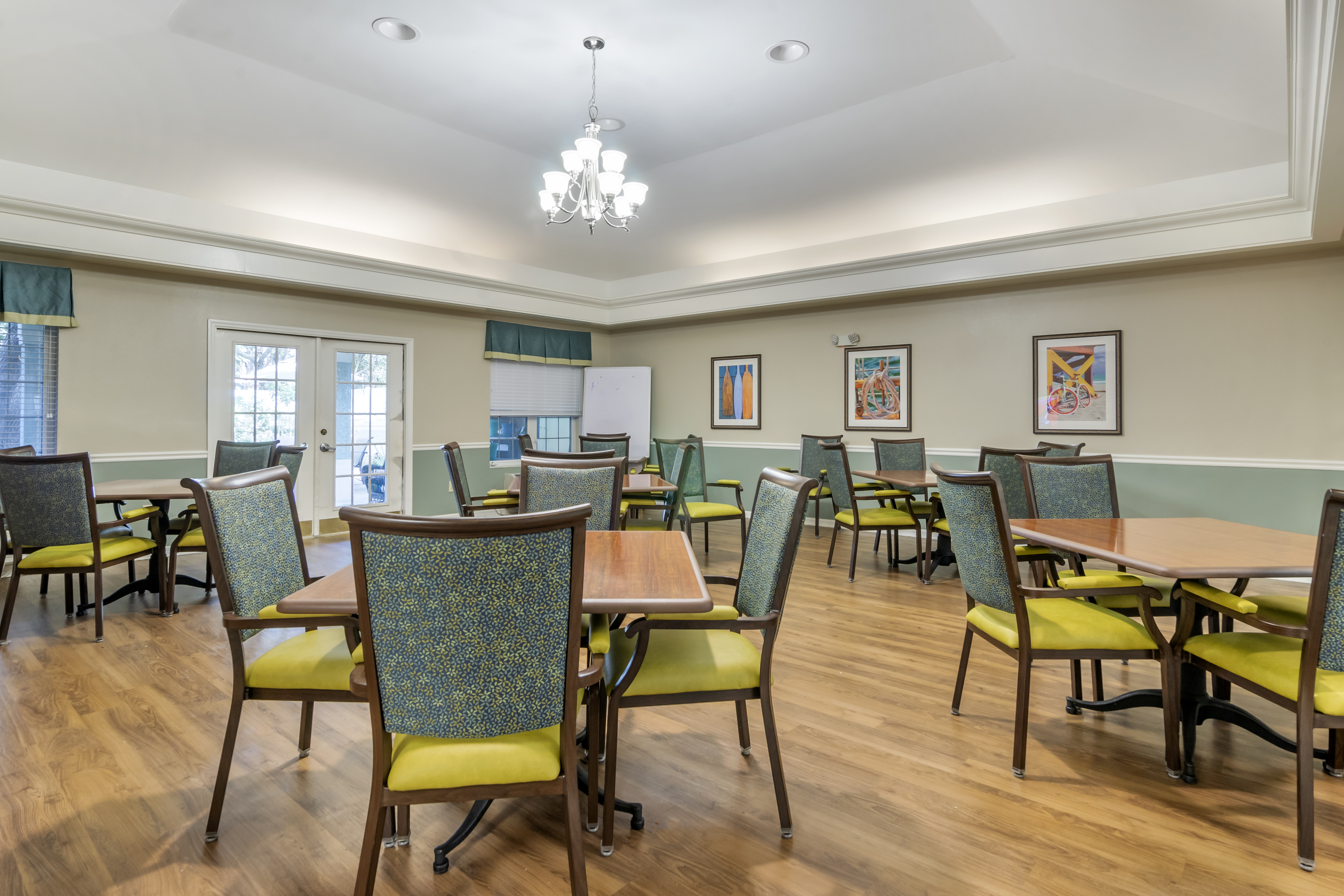 3-pointe-west-dining-room