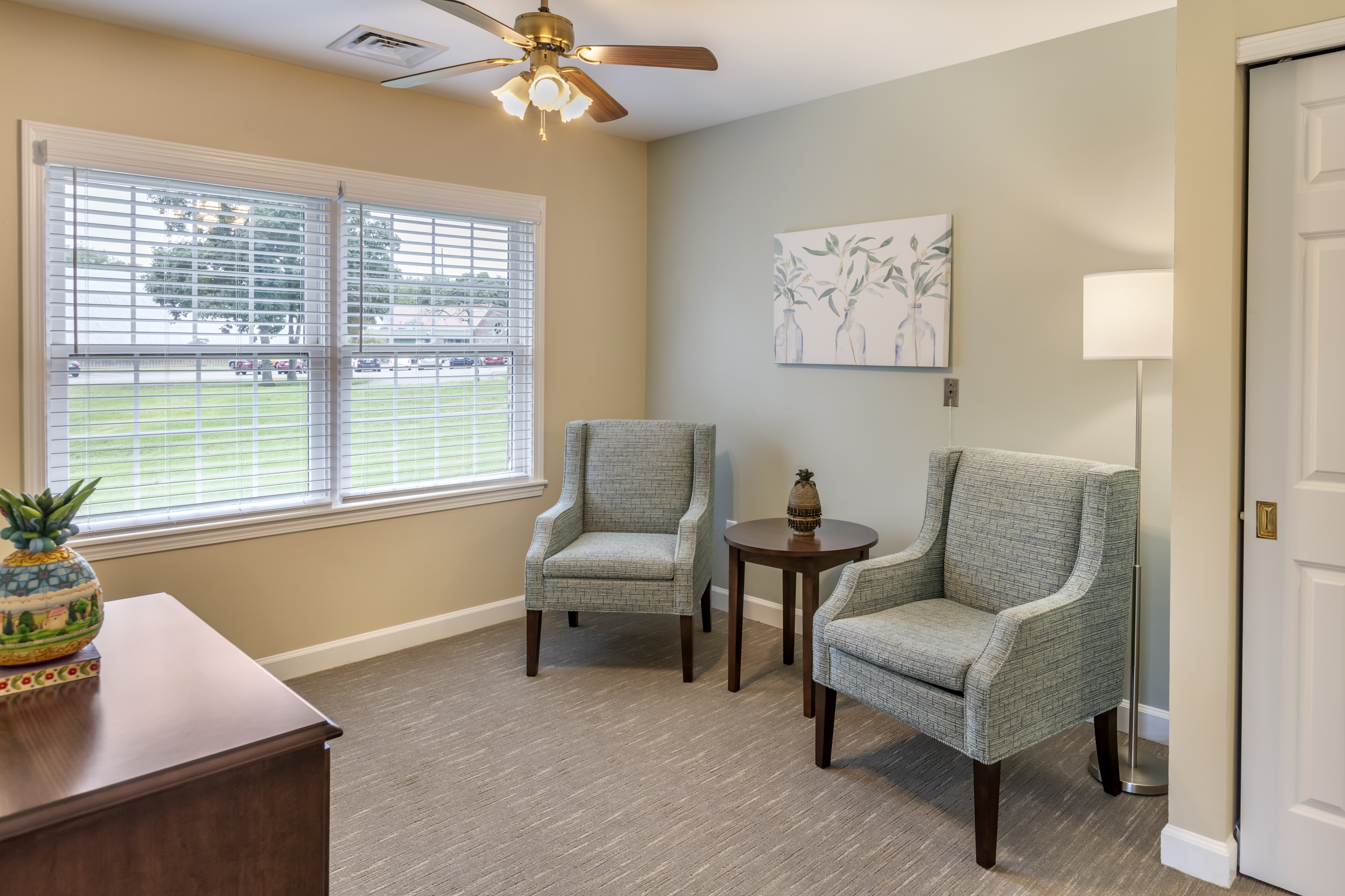 3-portage-al-apartment-living-room