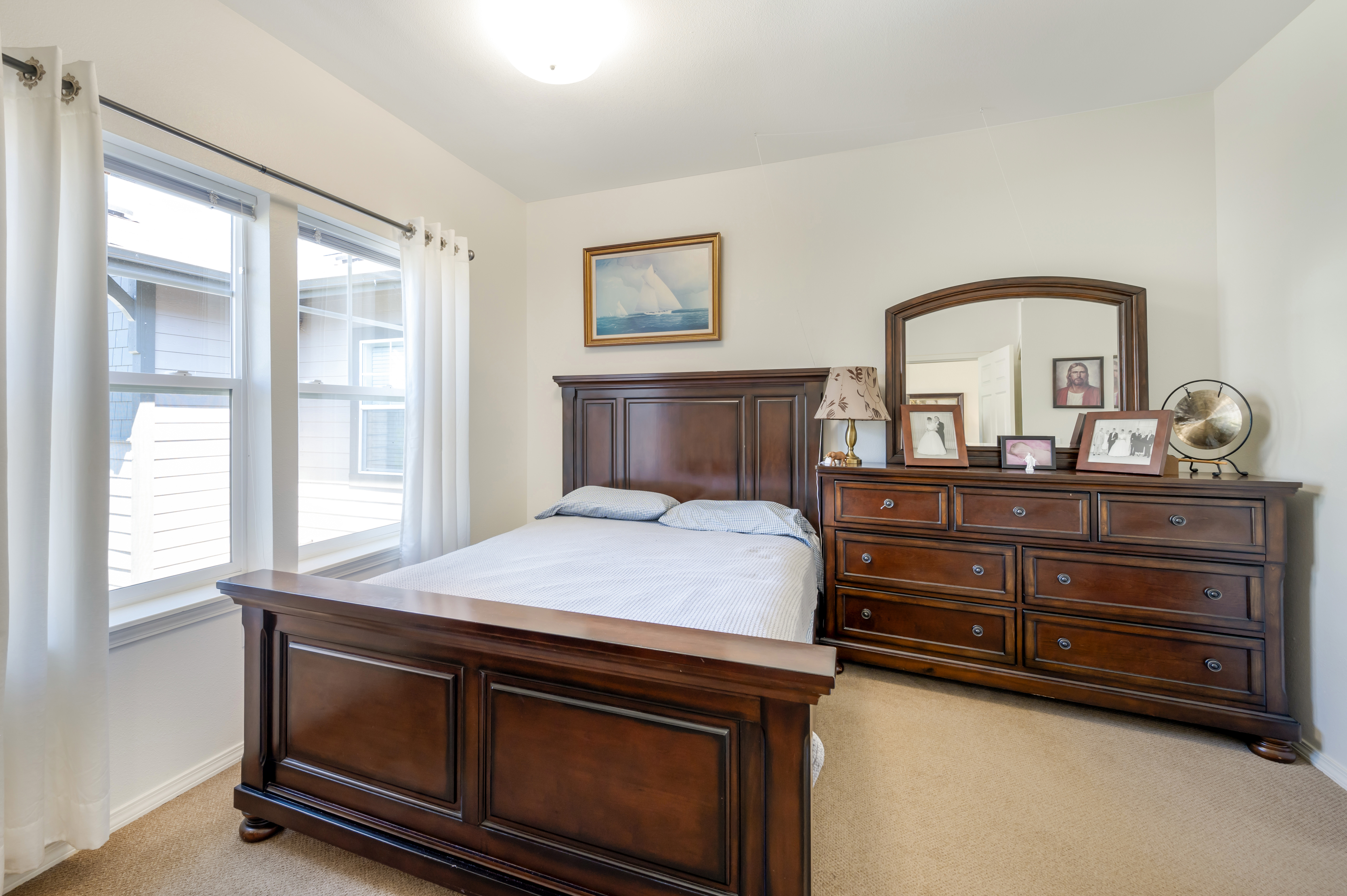 redmond-apartment-bedroom