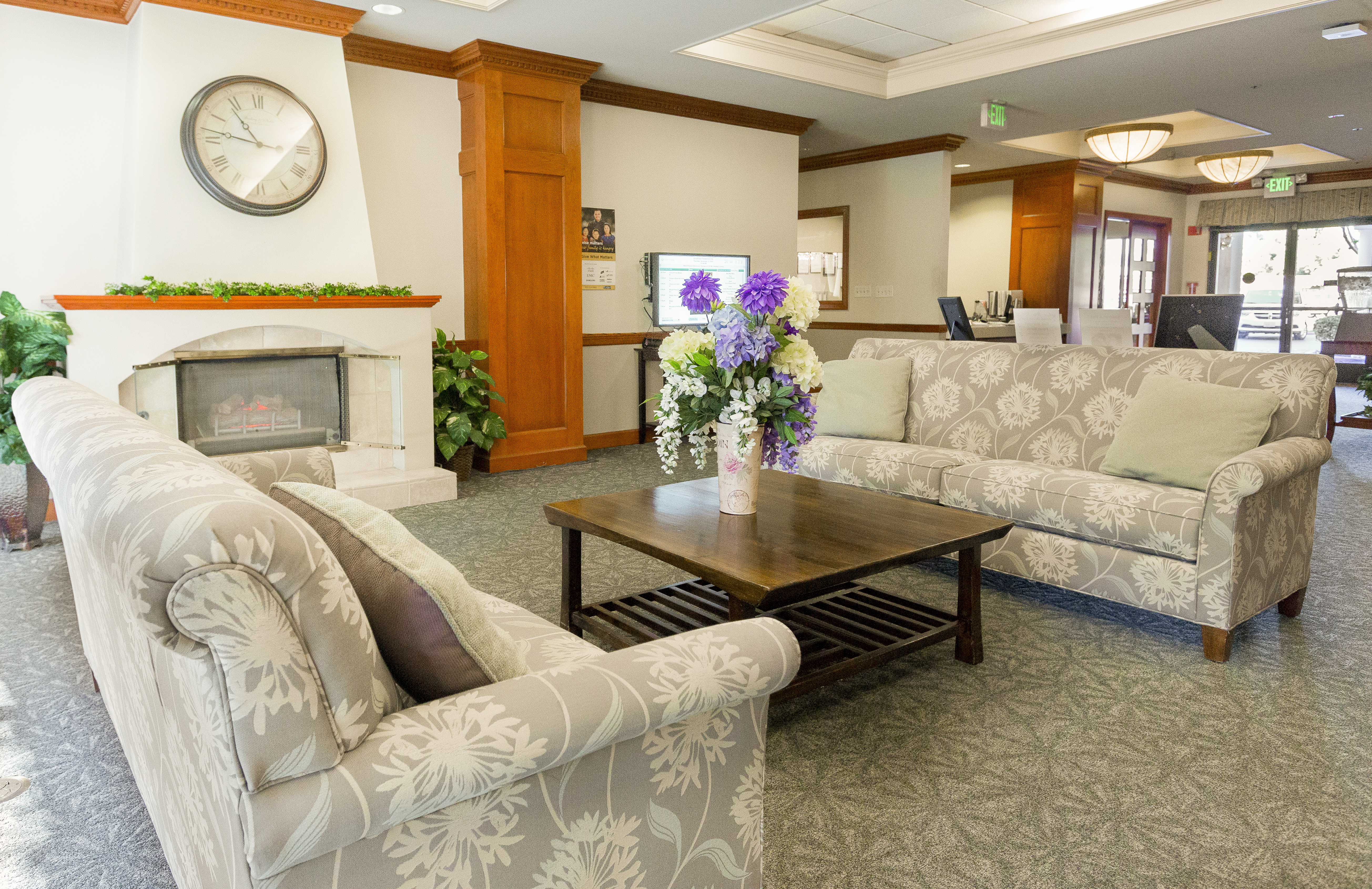 1-redwood-city-community-living-room