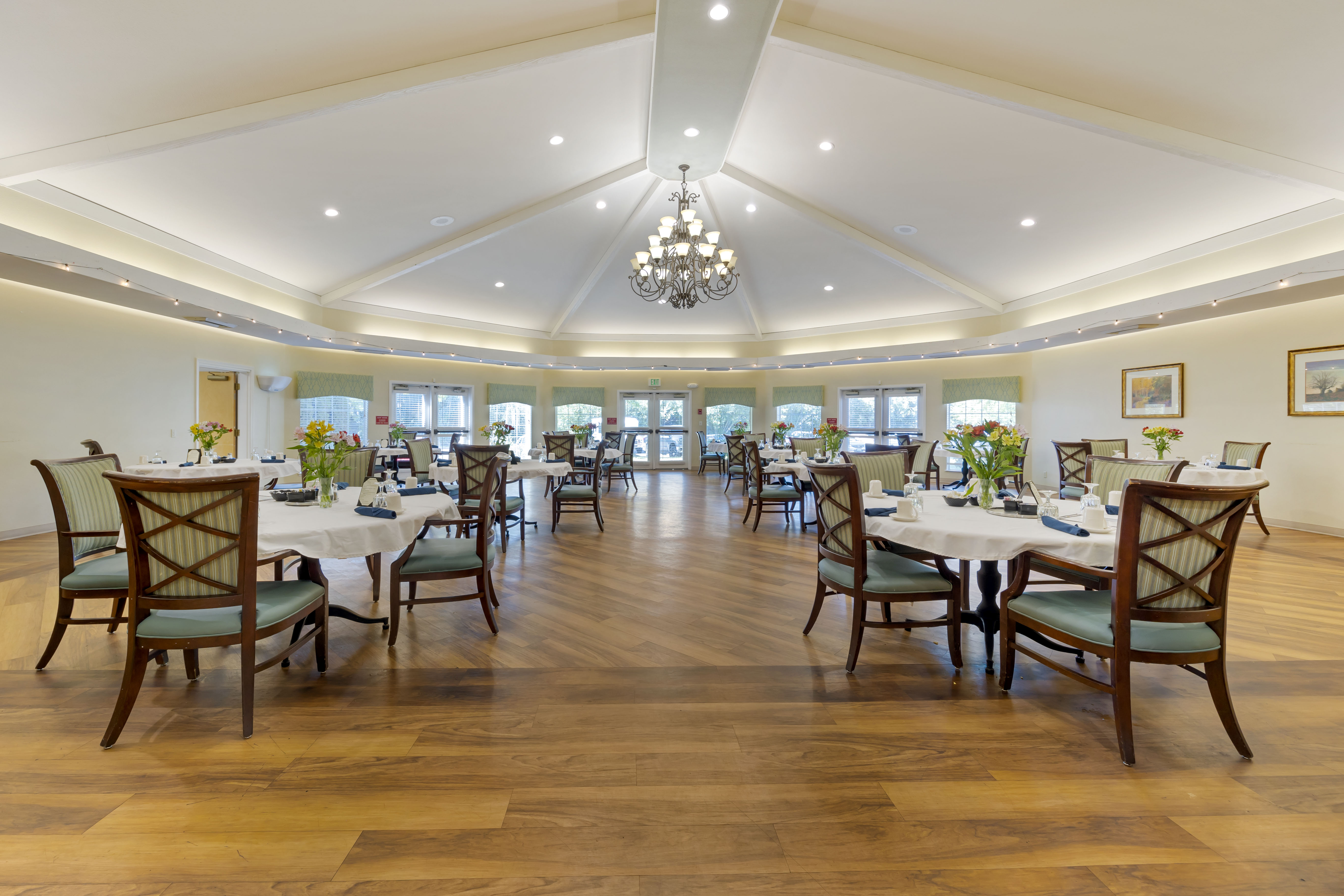 1-richland-community-dining-room