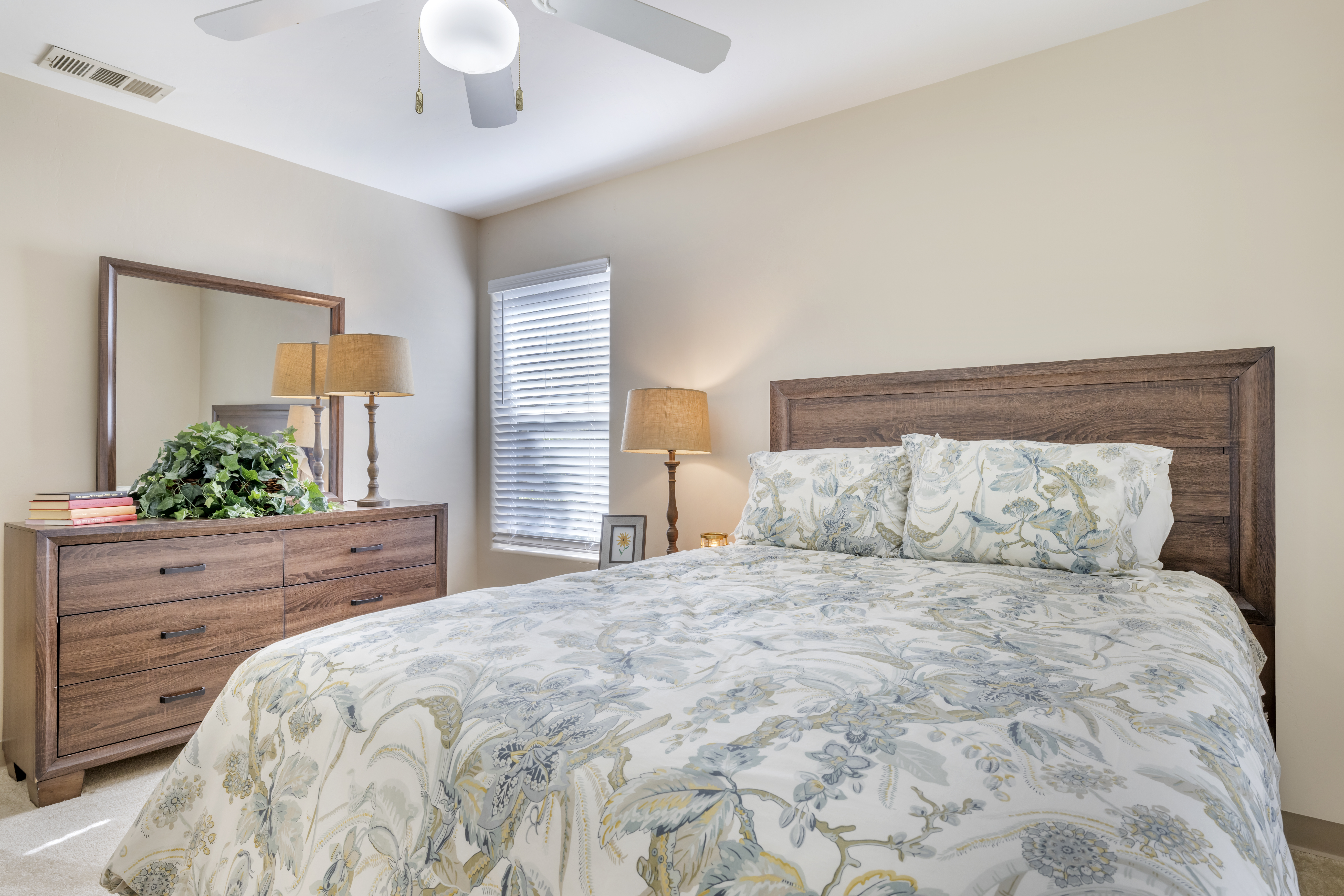 1-riverwalk-apartment-bedroom