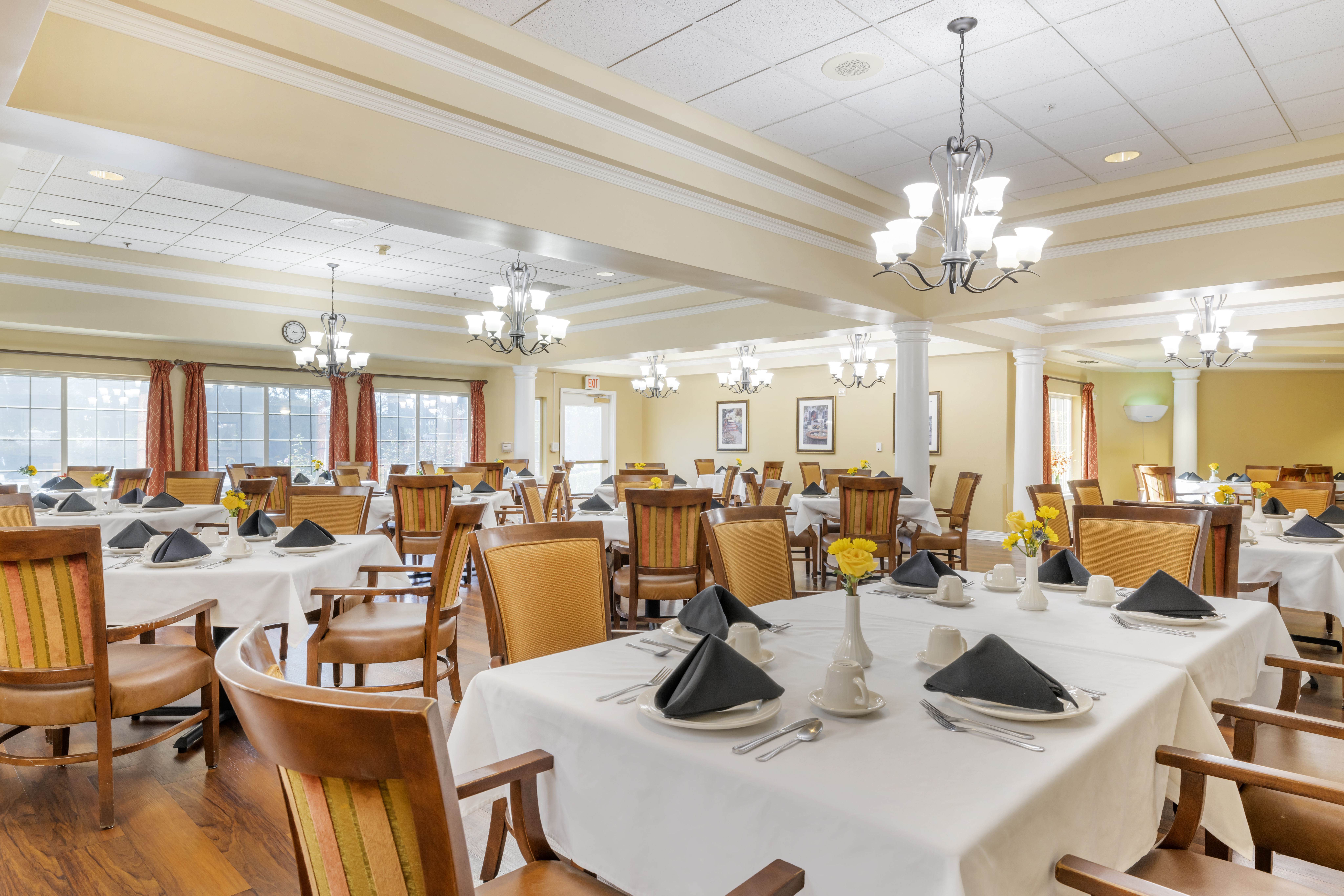 3-riverwalk-dining-room