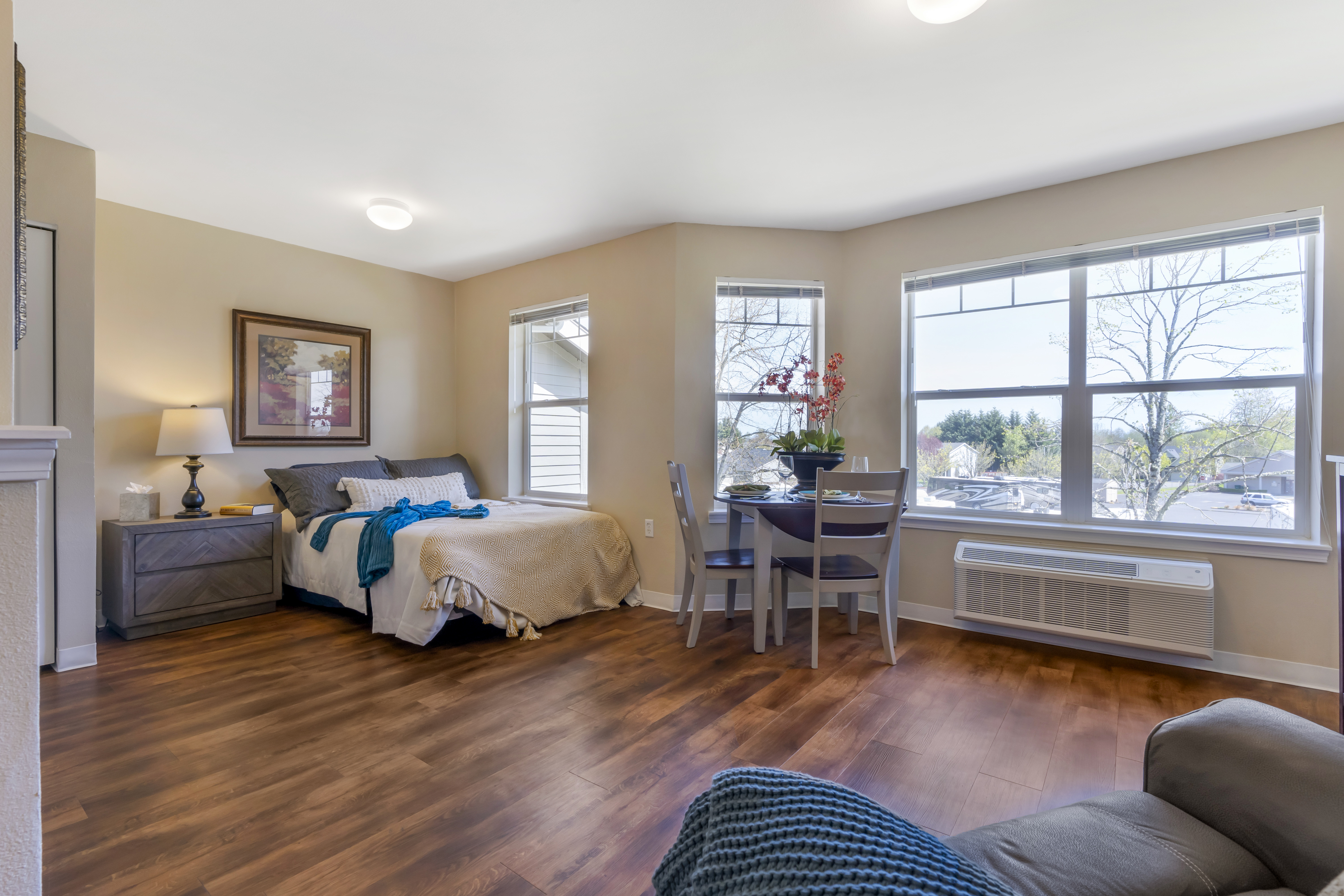 rose-valley-scappoose-apartment-bedroom