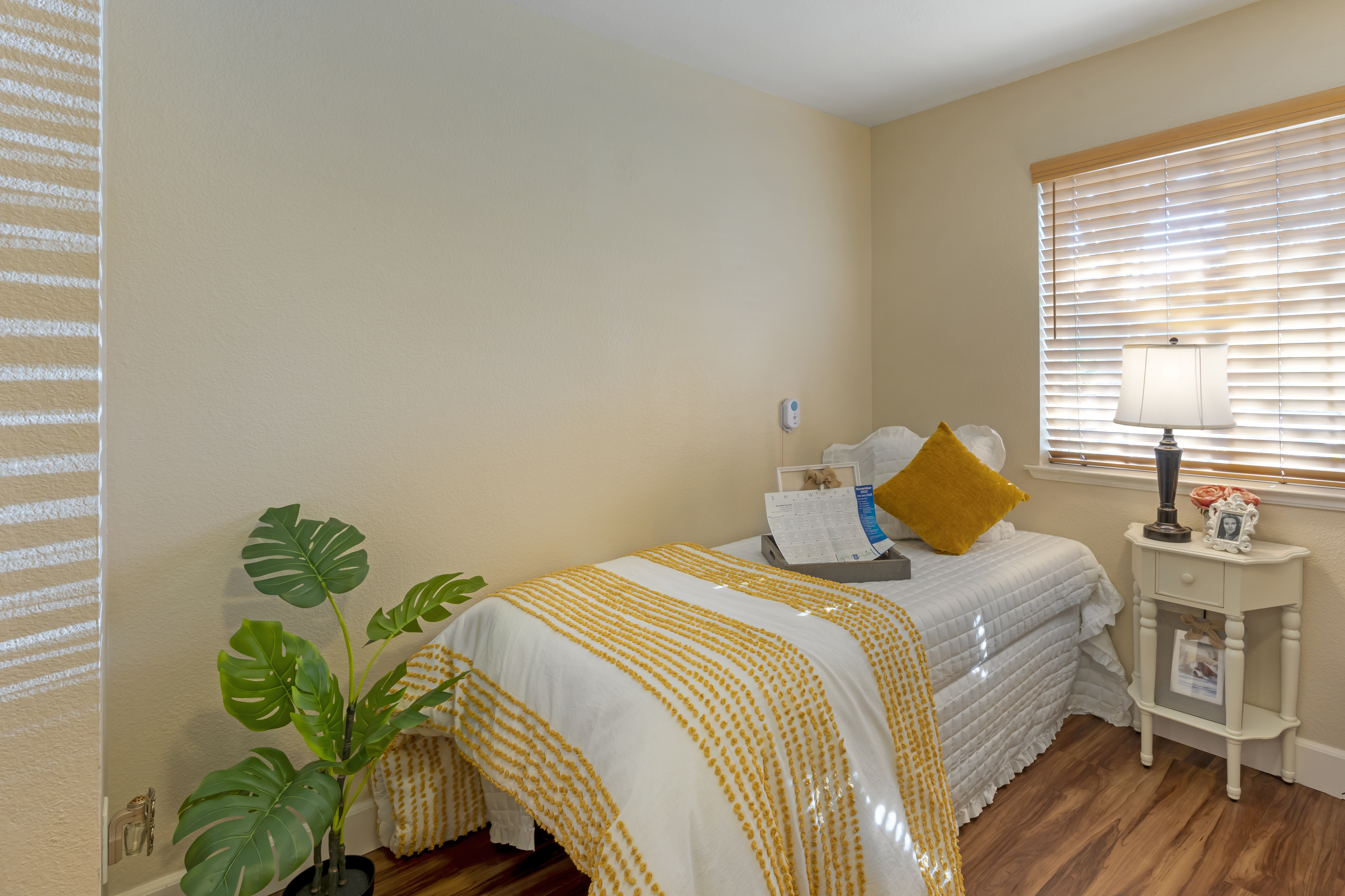 roseville-apartment-bedroom