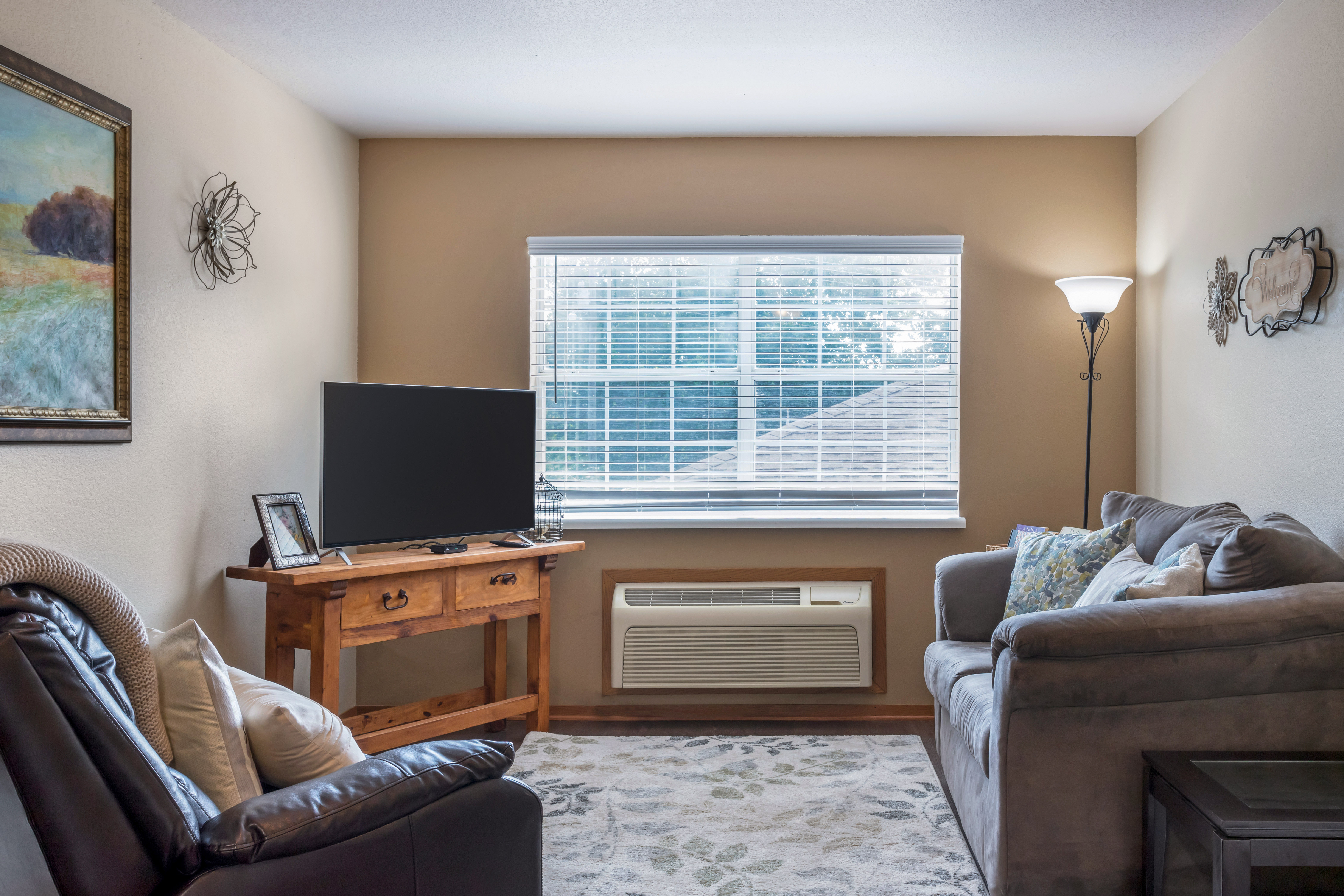 3-russellville-apartment-living-room