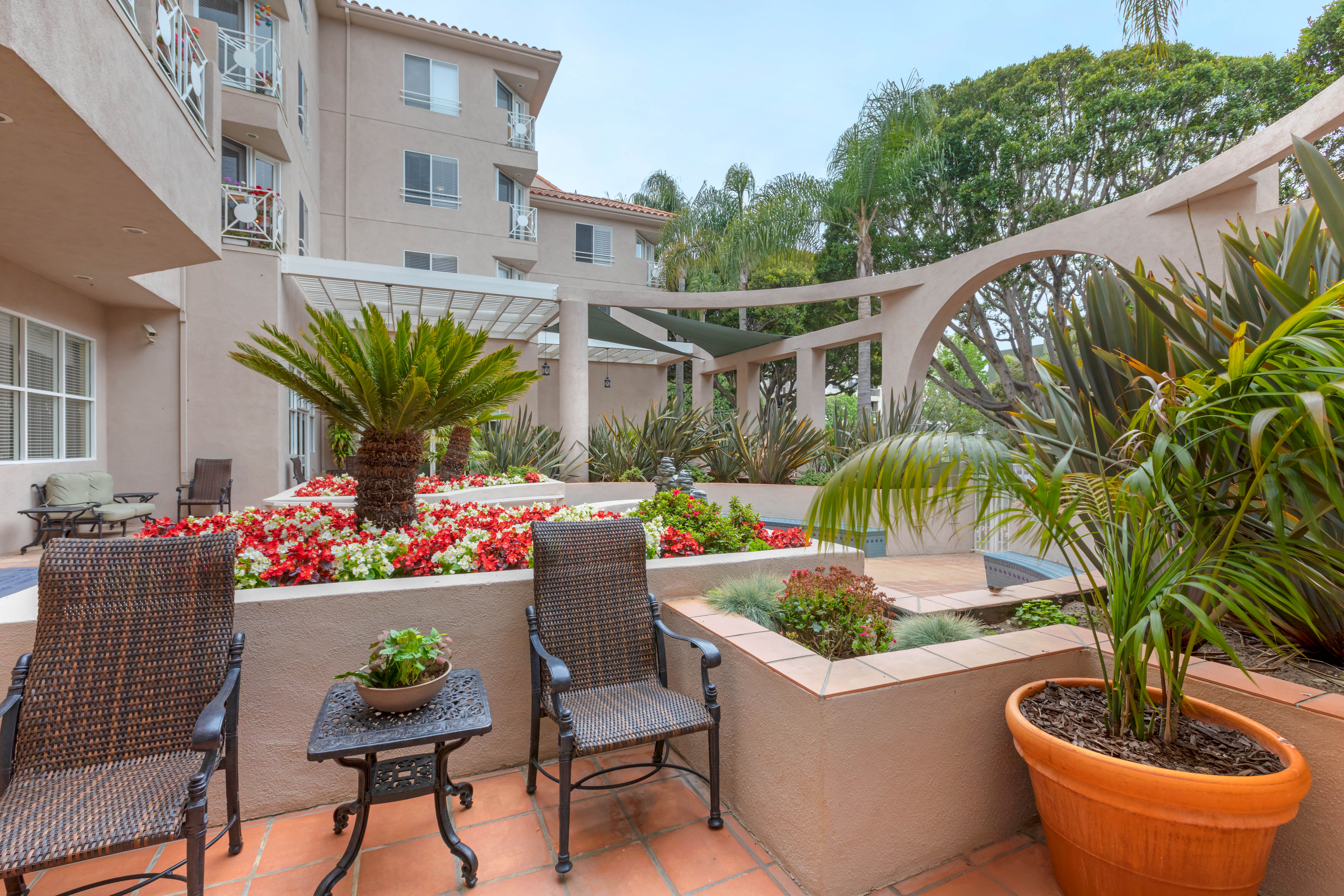 1-santa-monica-gardens-courtyard