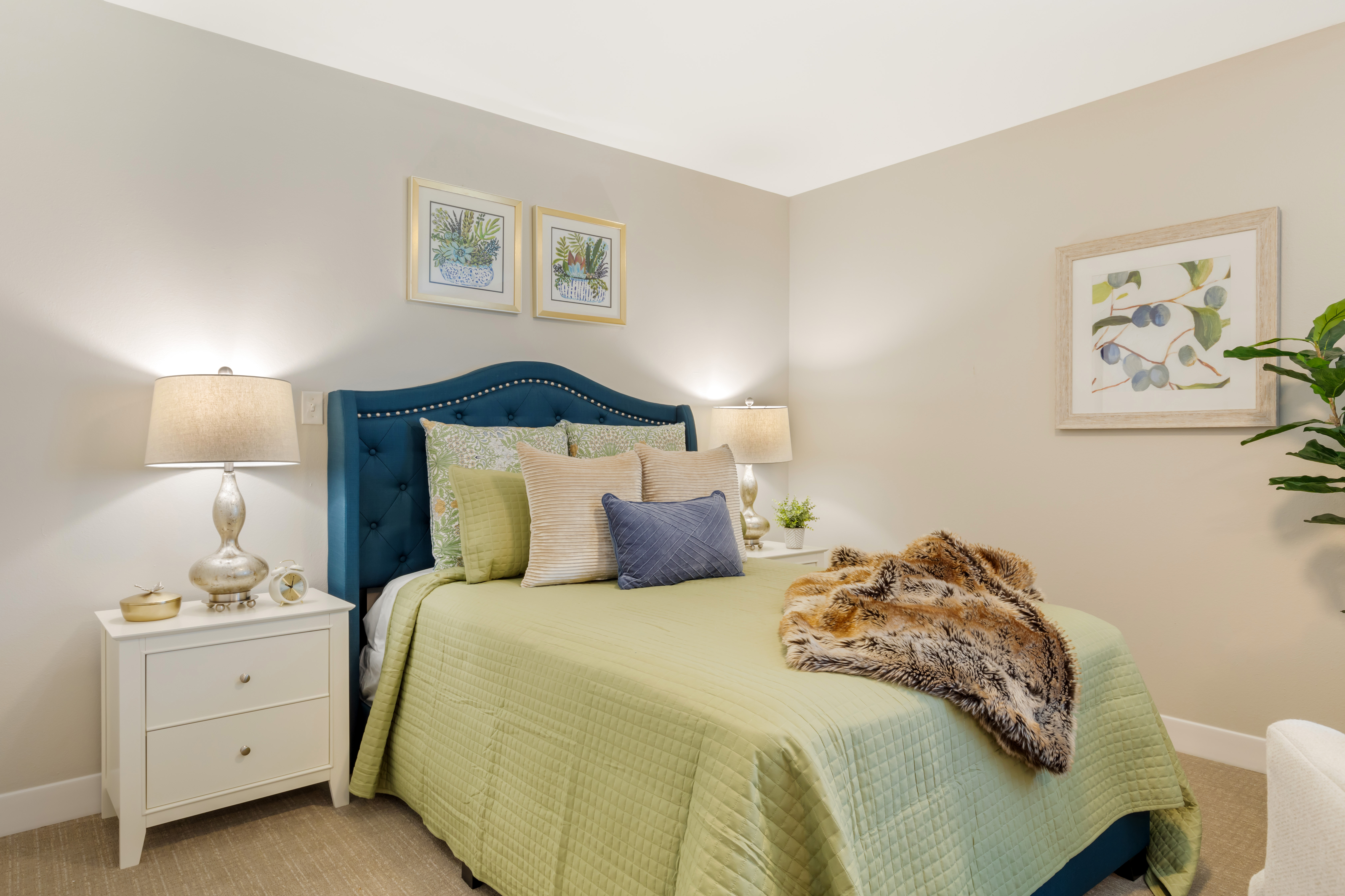 sikes-lake-apartment-bedroom