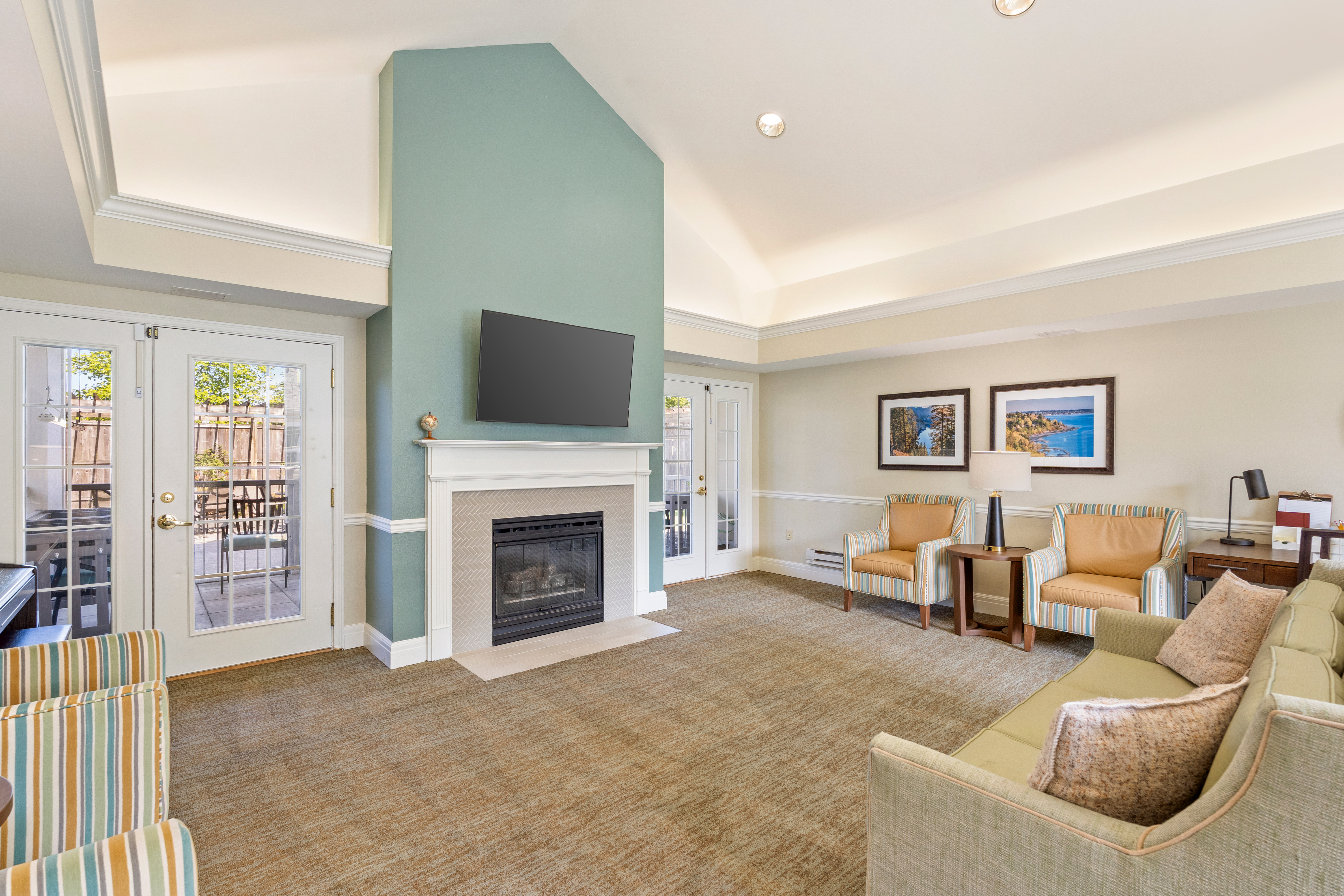 silver-lake-community living room