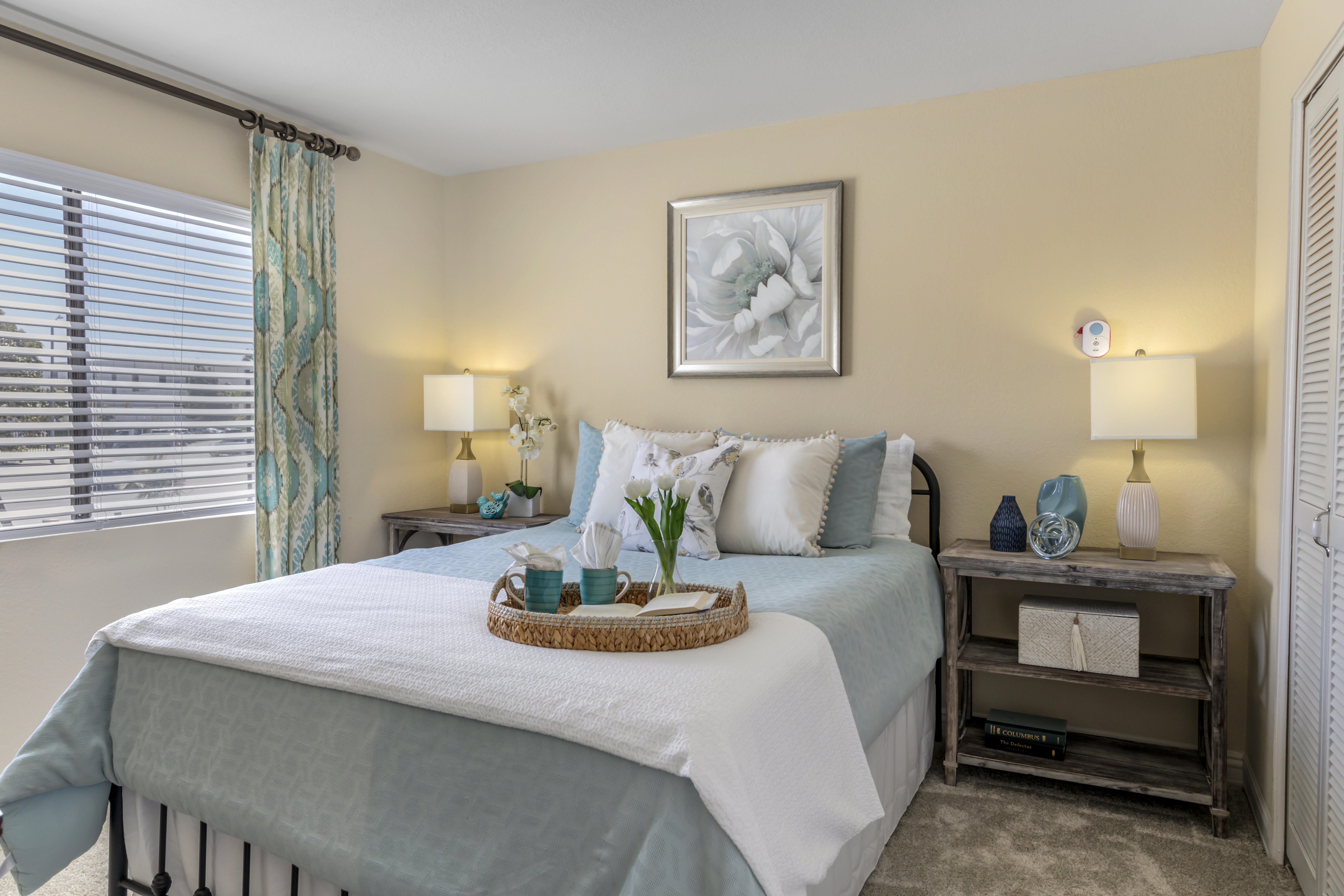 3-south-bay-ca-apartment-bedroom