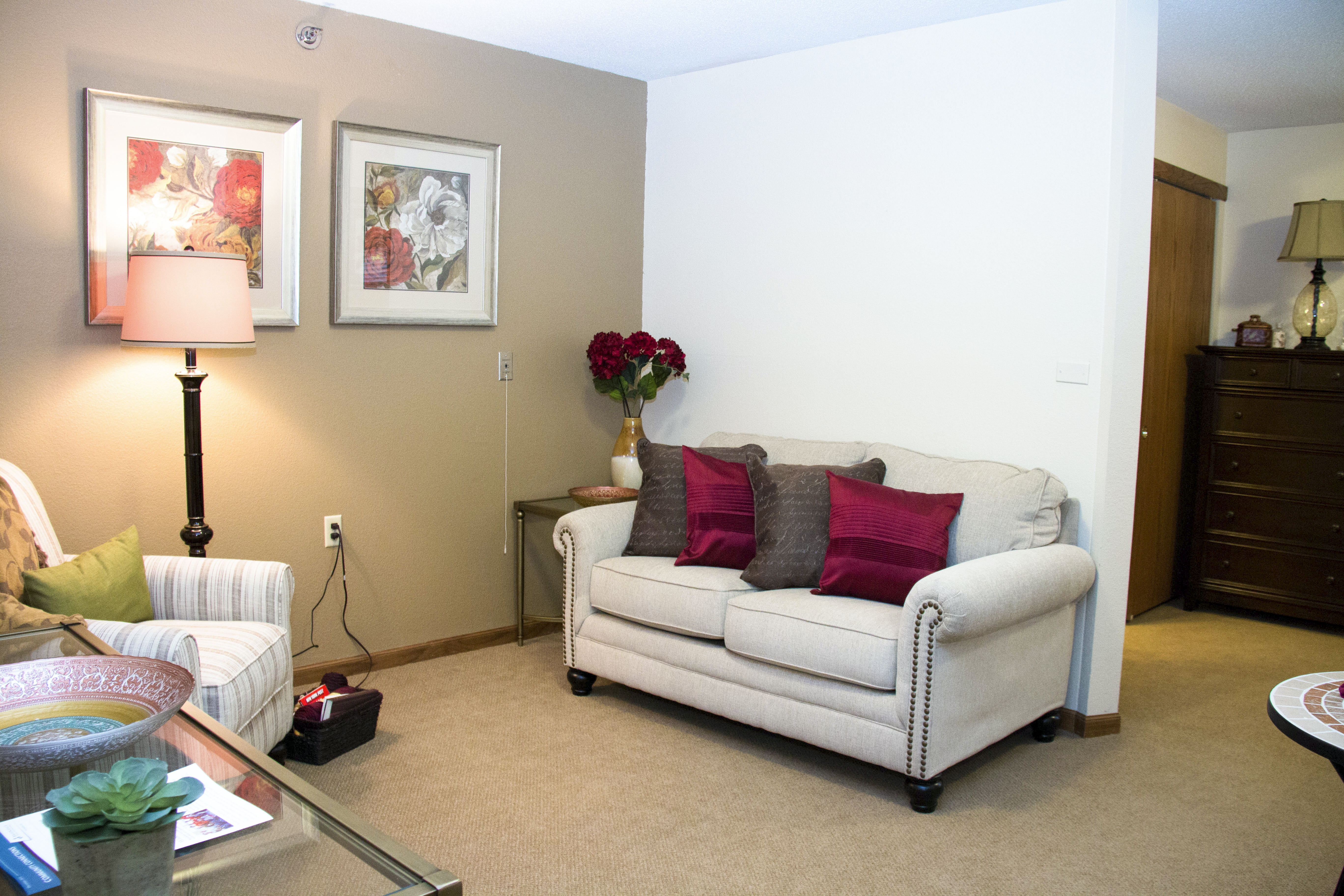 3-south-bend-living-room