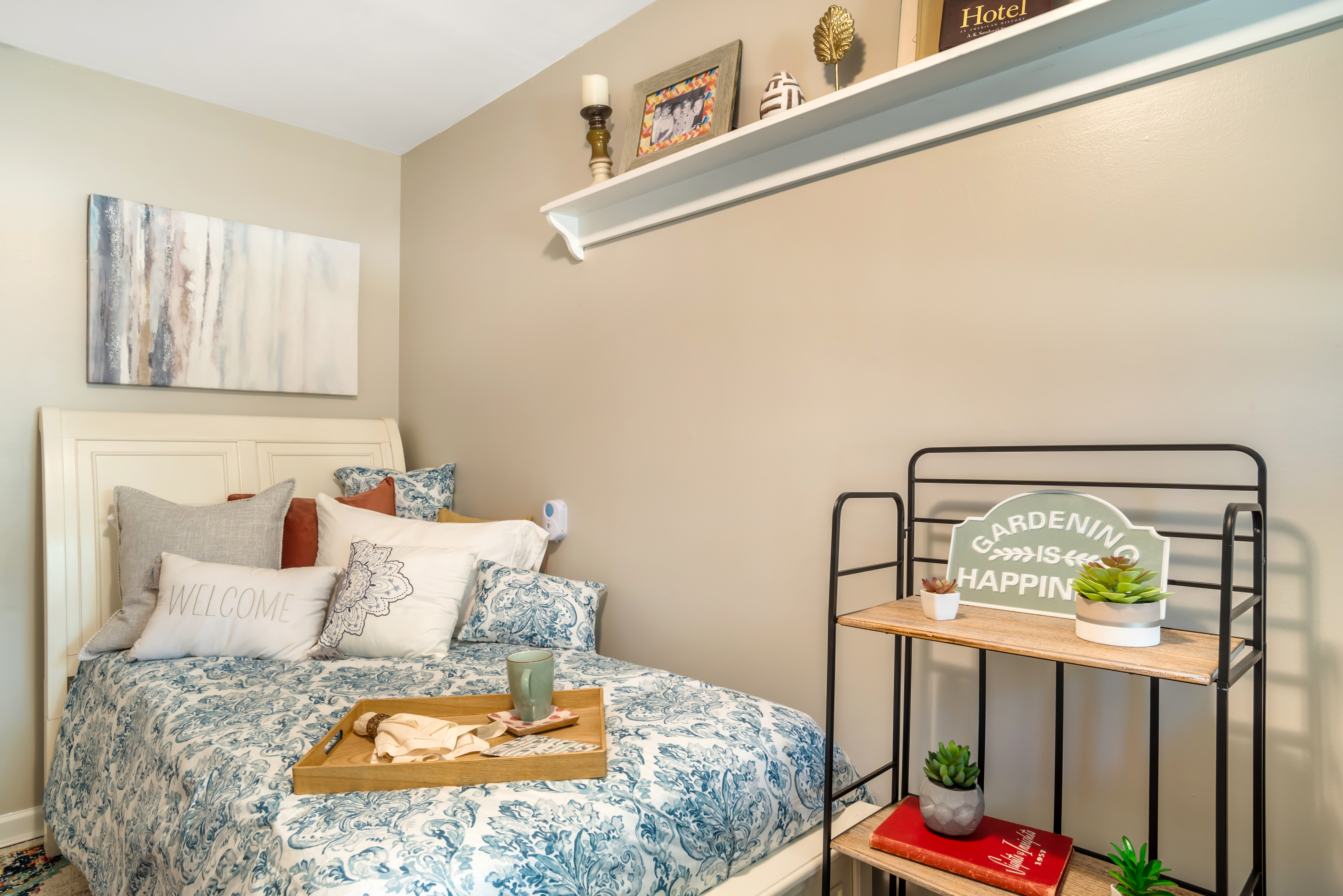 south-park-apartment-bedroom