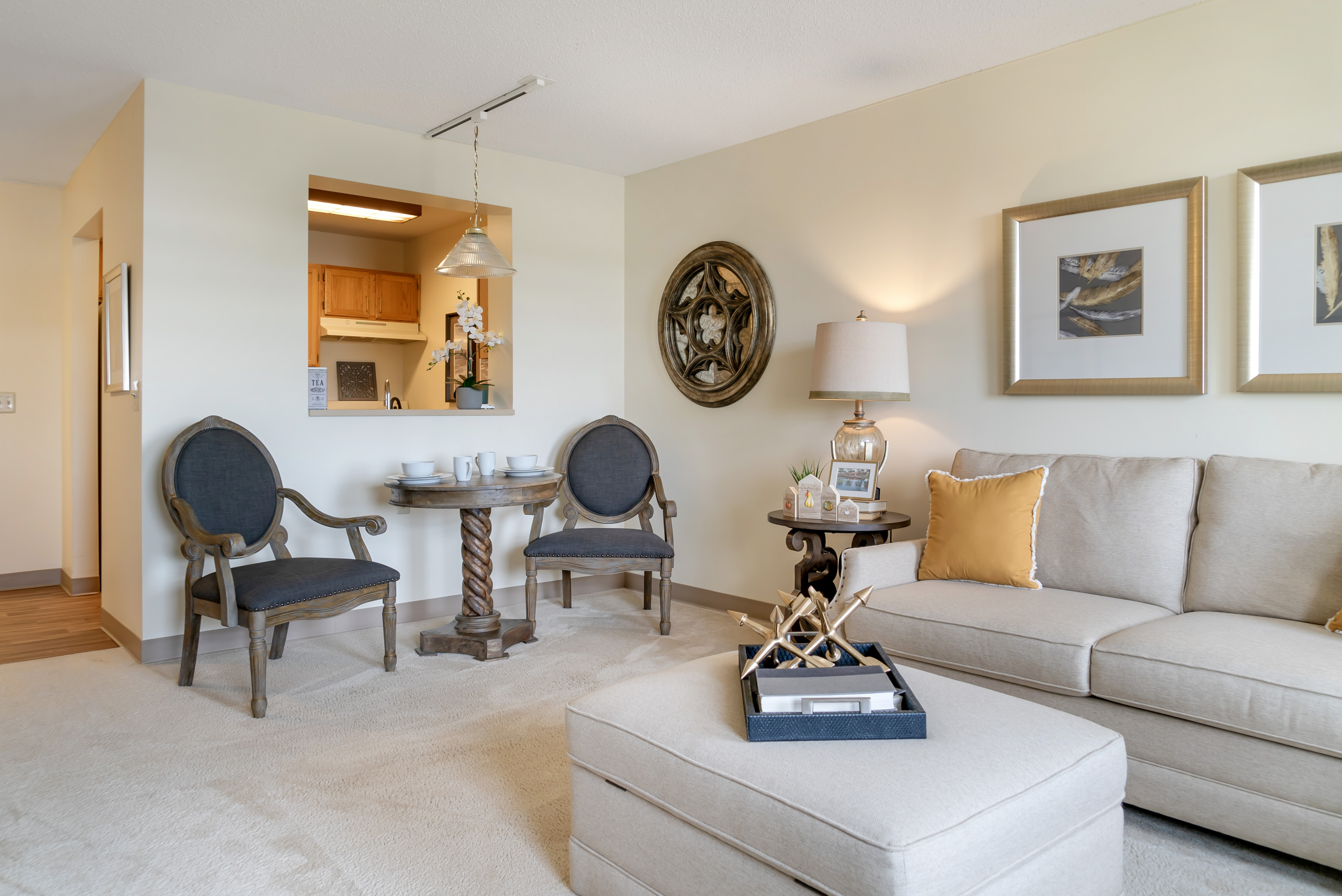 southfield-apartment-living-room