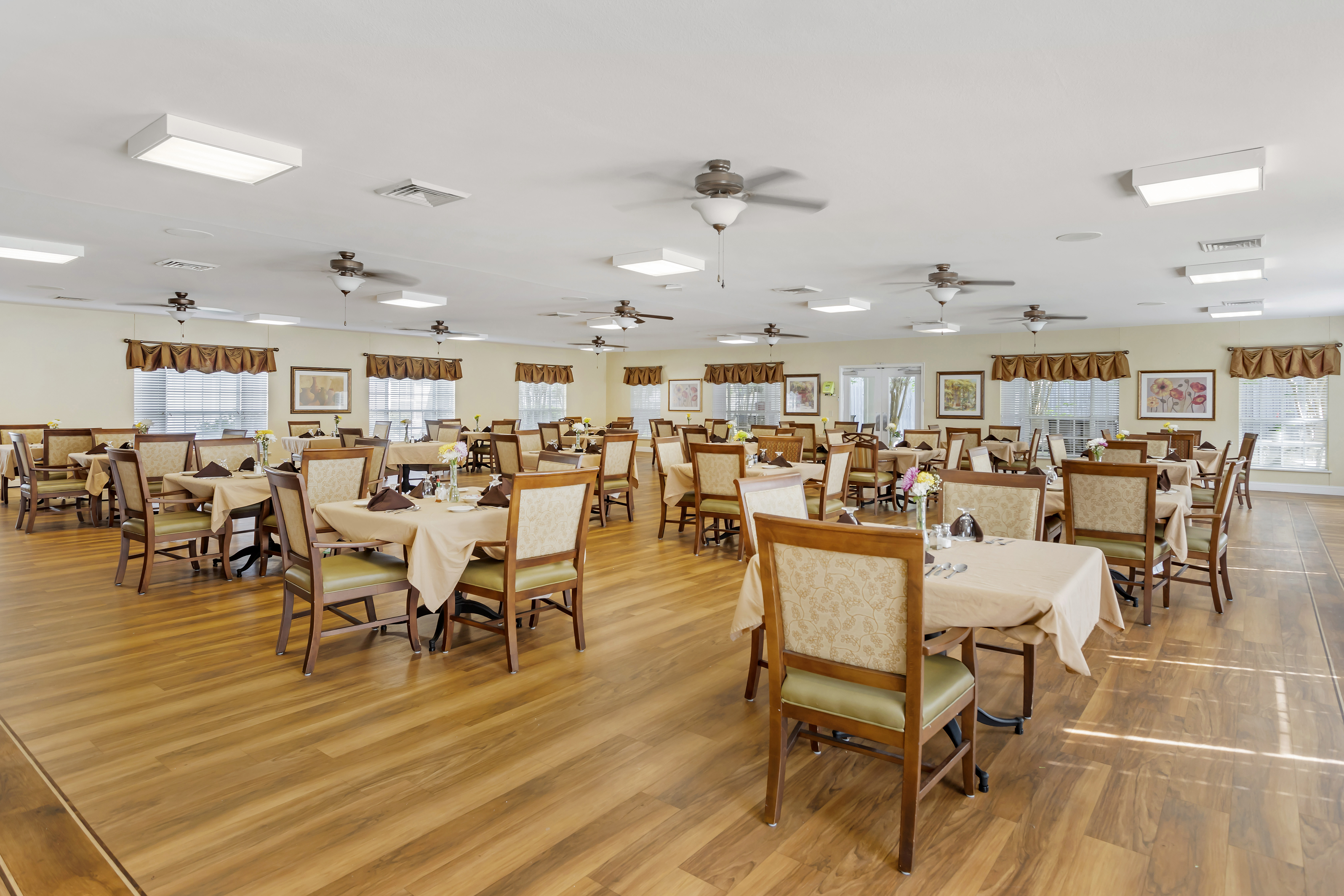 3-southpoint-dining-room