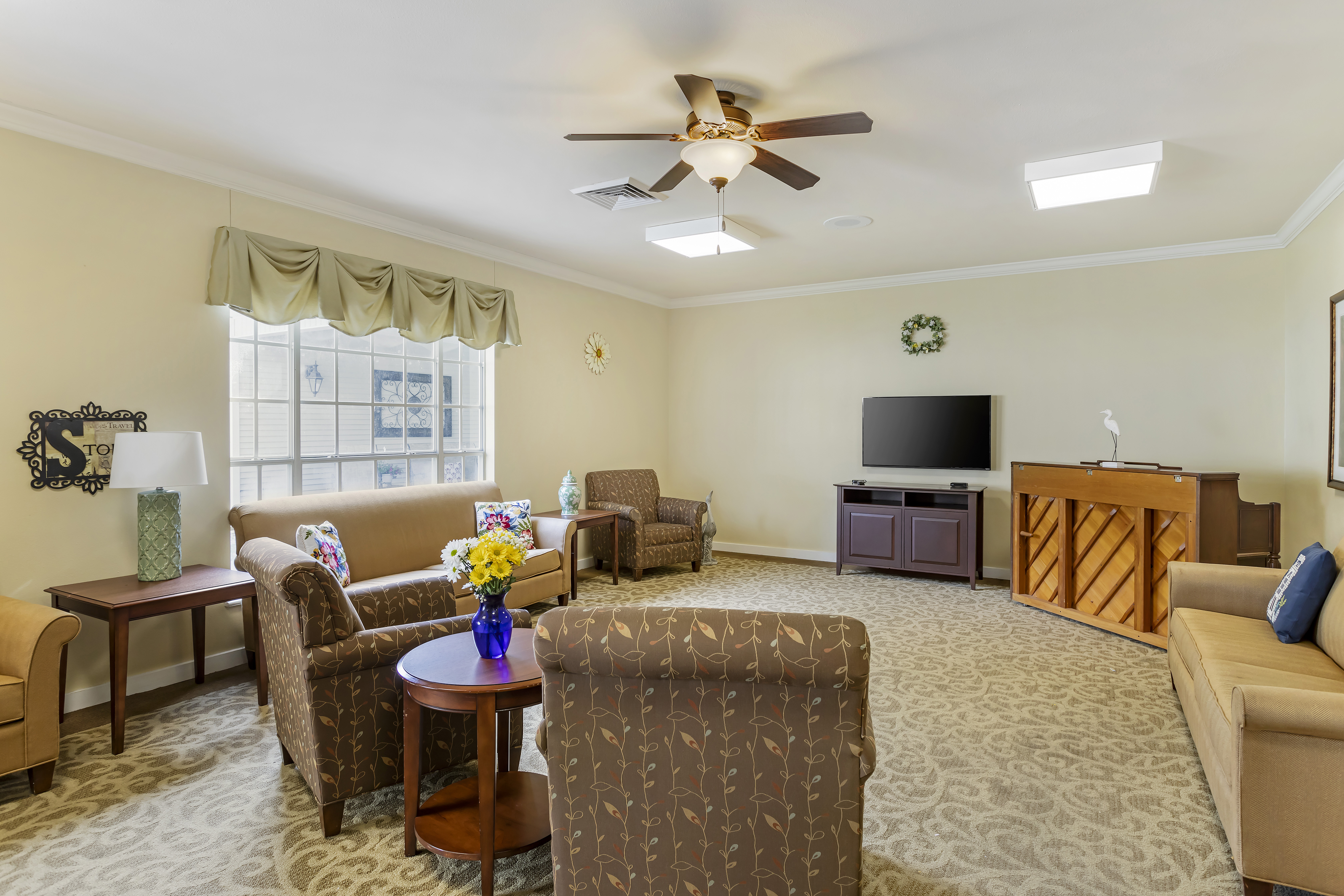 southpoint-community-living-room