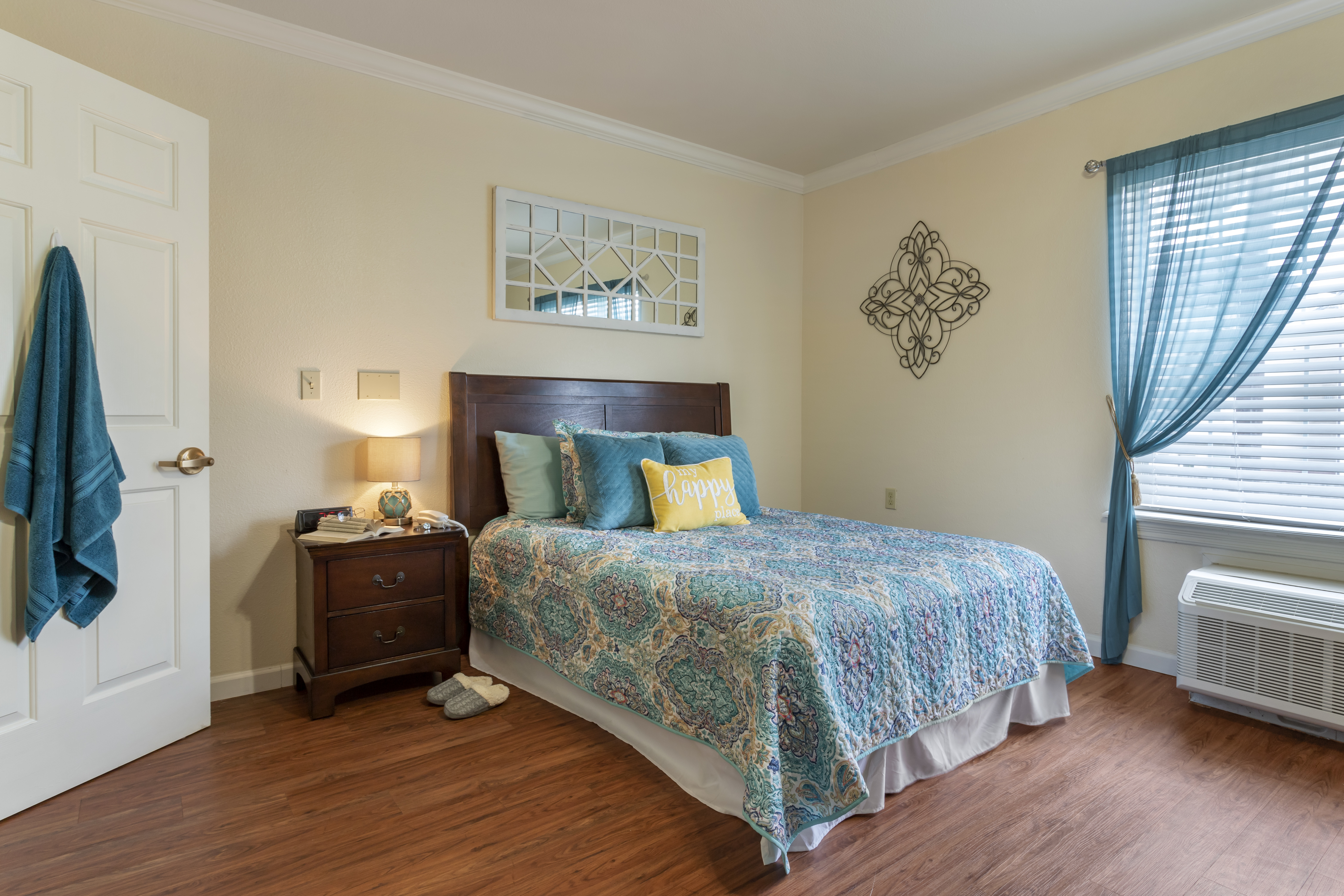 1-spring-shadows-studio-bedroom
