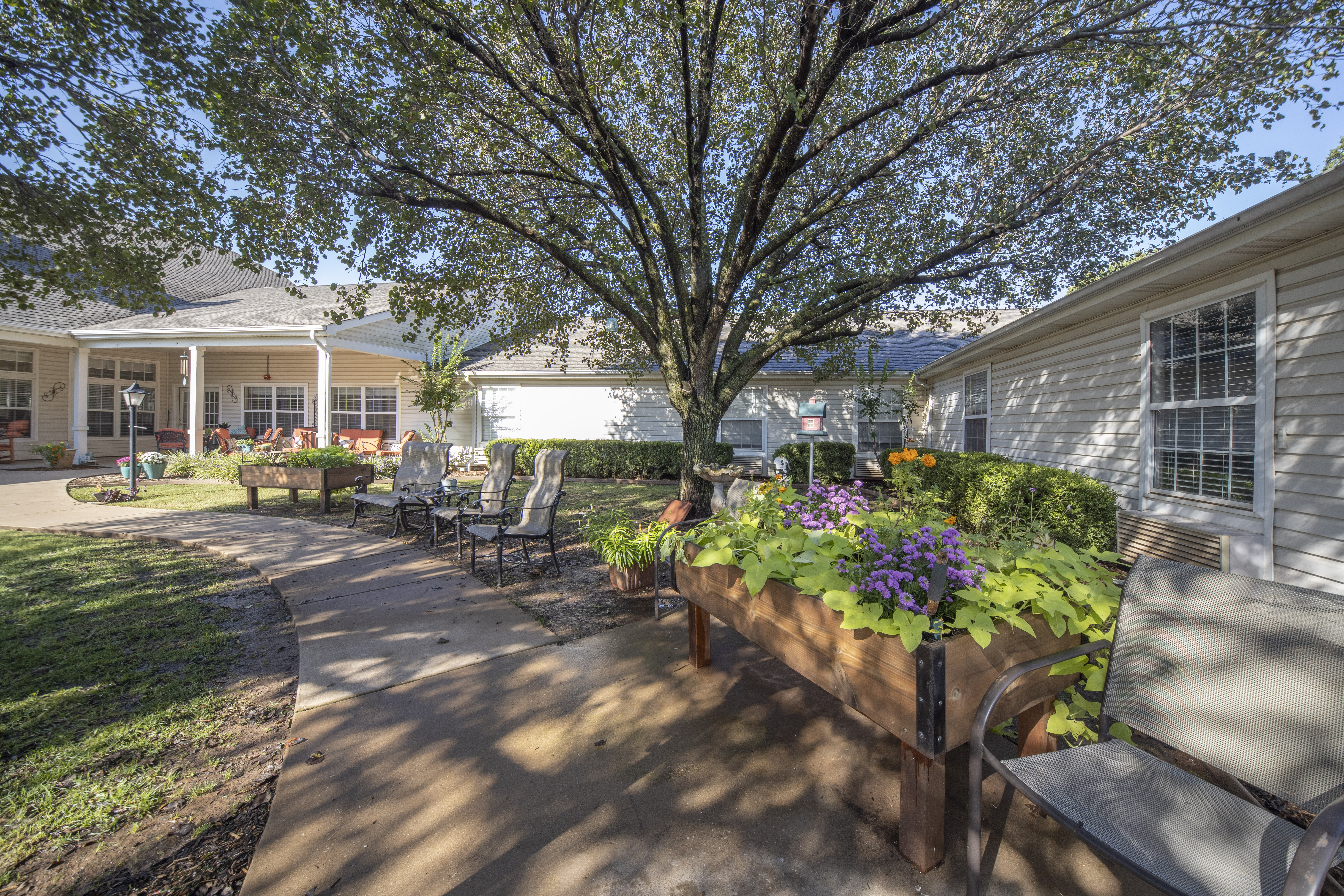 stillwater-courtyard