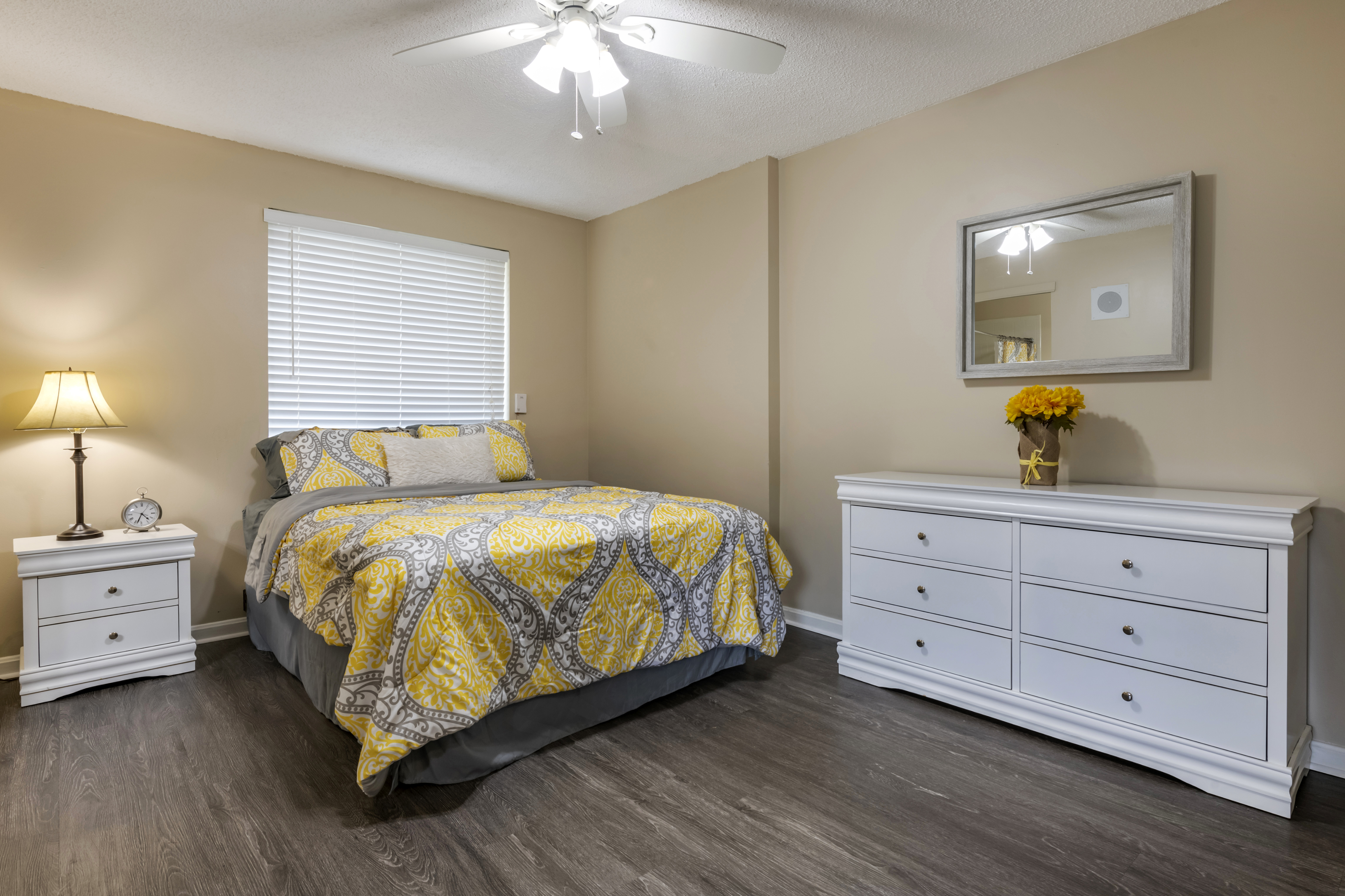 1-stuart-apartment-bedroom